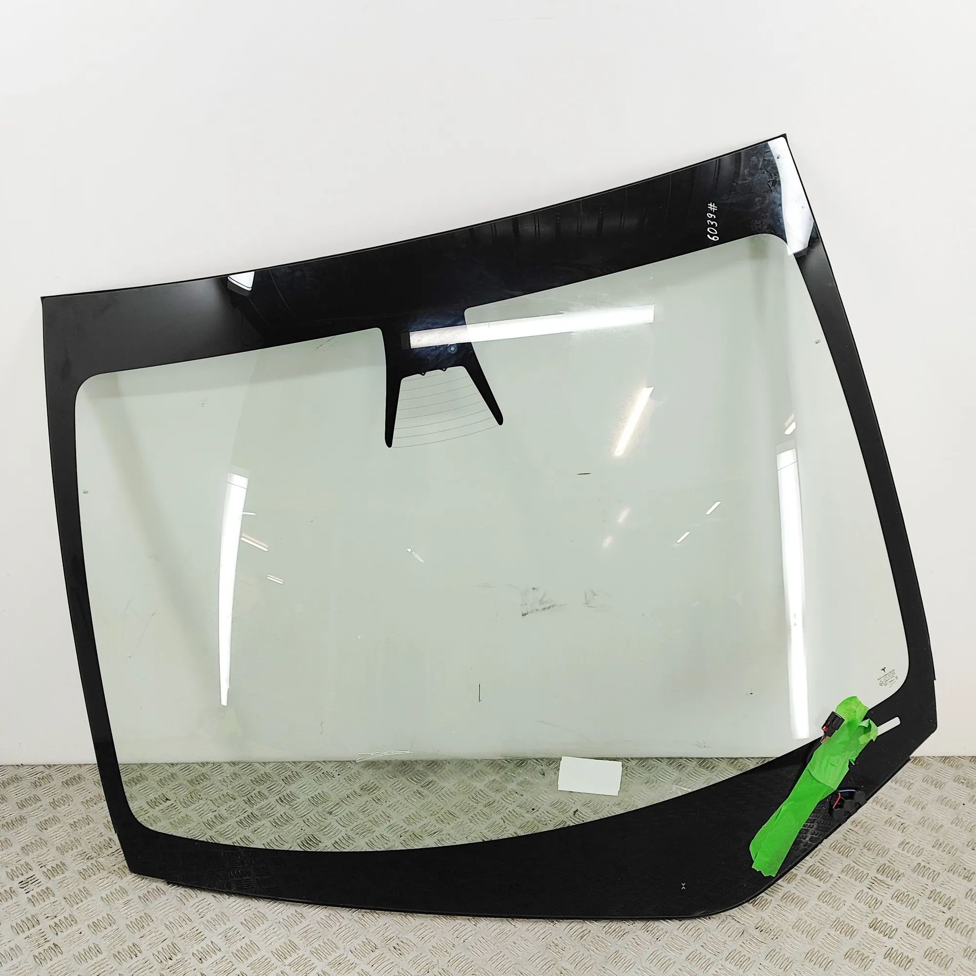 Tesla Model Y Front Windshield 1569190-00-C Front Windshield TESLA MODEL Y (20...