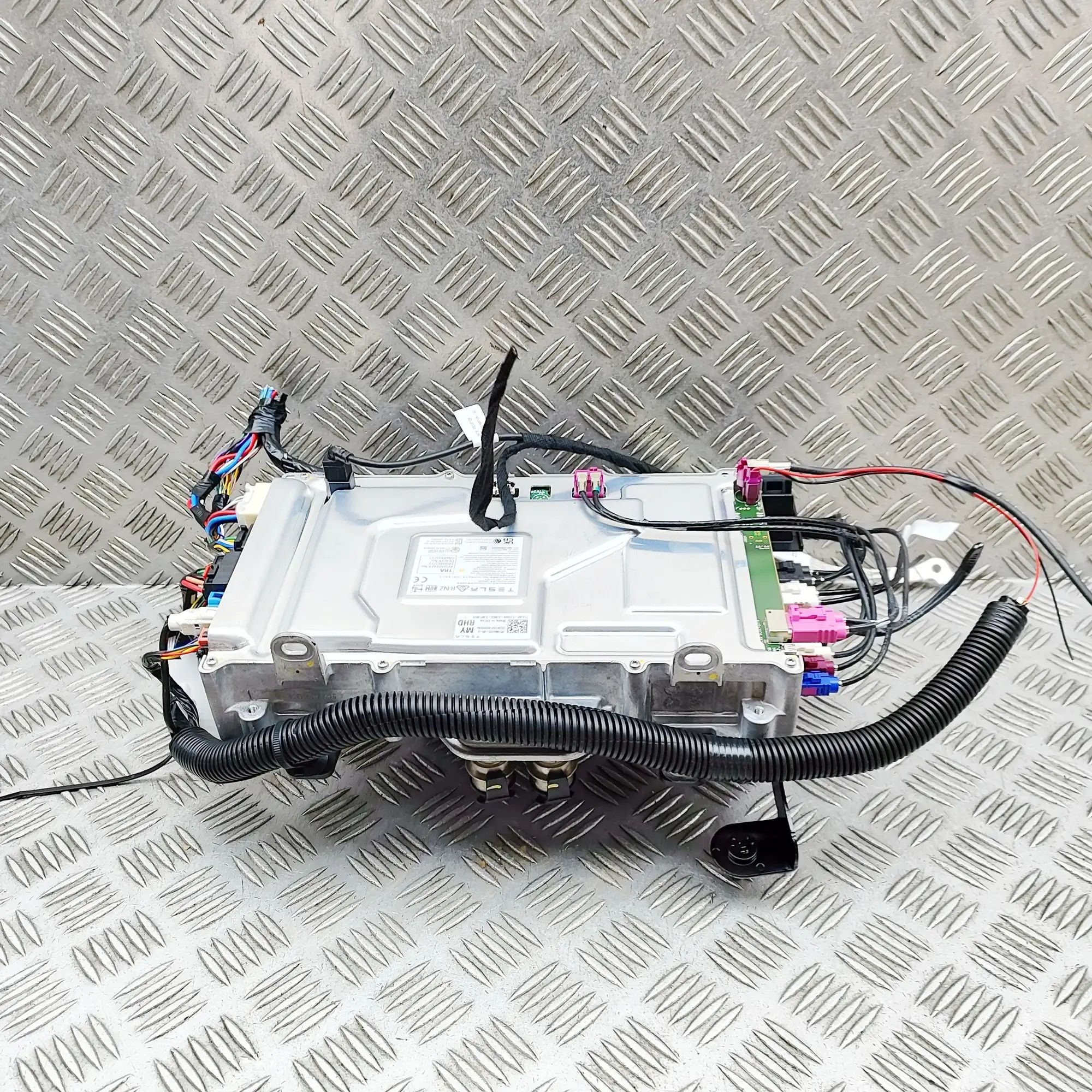 Tesla Model Y Other Control Units 1684435-05-E Other Control Units TESLA MODEL Y ...
