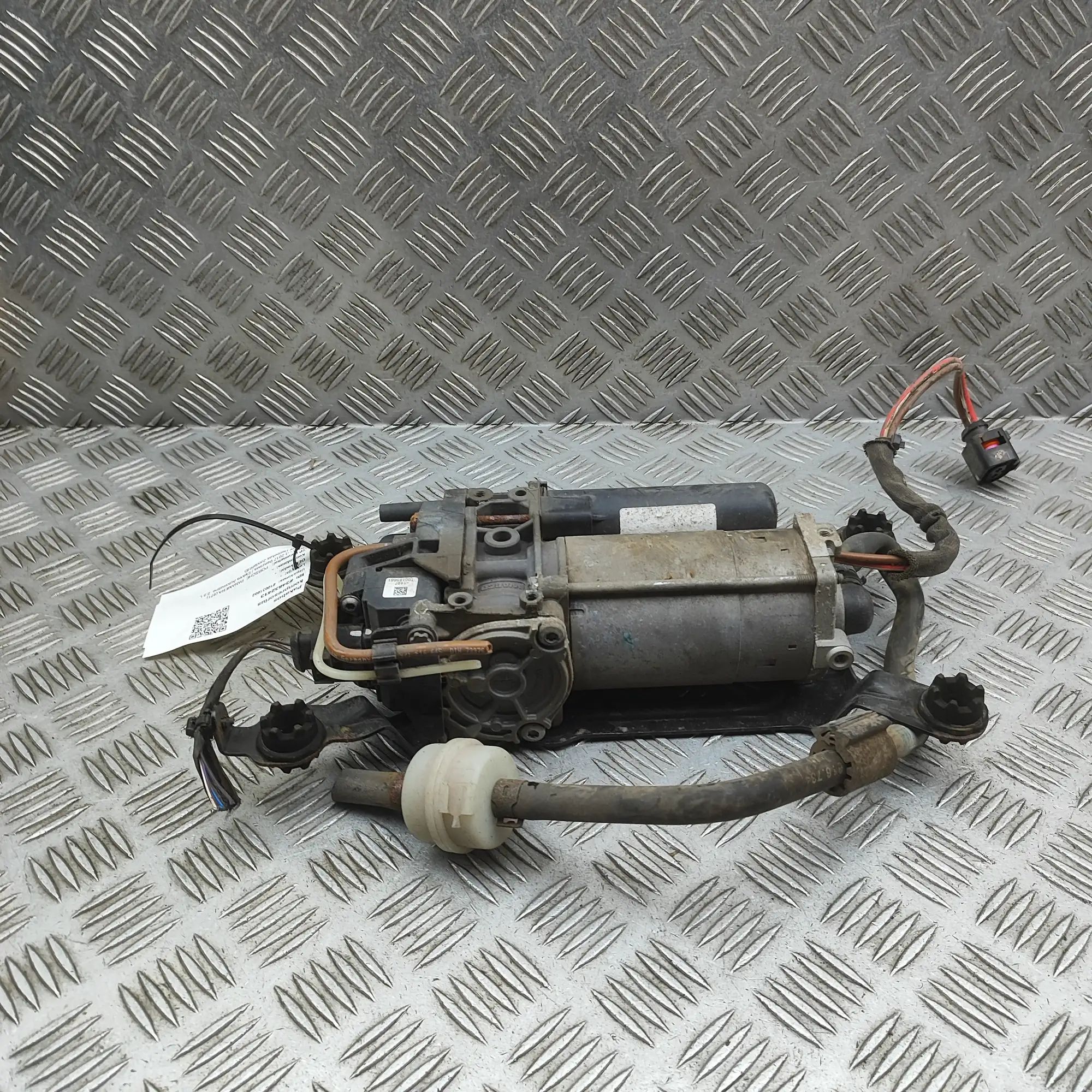 Porsche Panamera Air Suspension Compressor 971616006B Air Suspension Compressor PORSCHE PA...