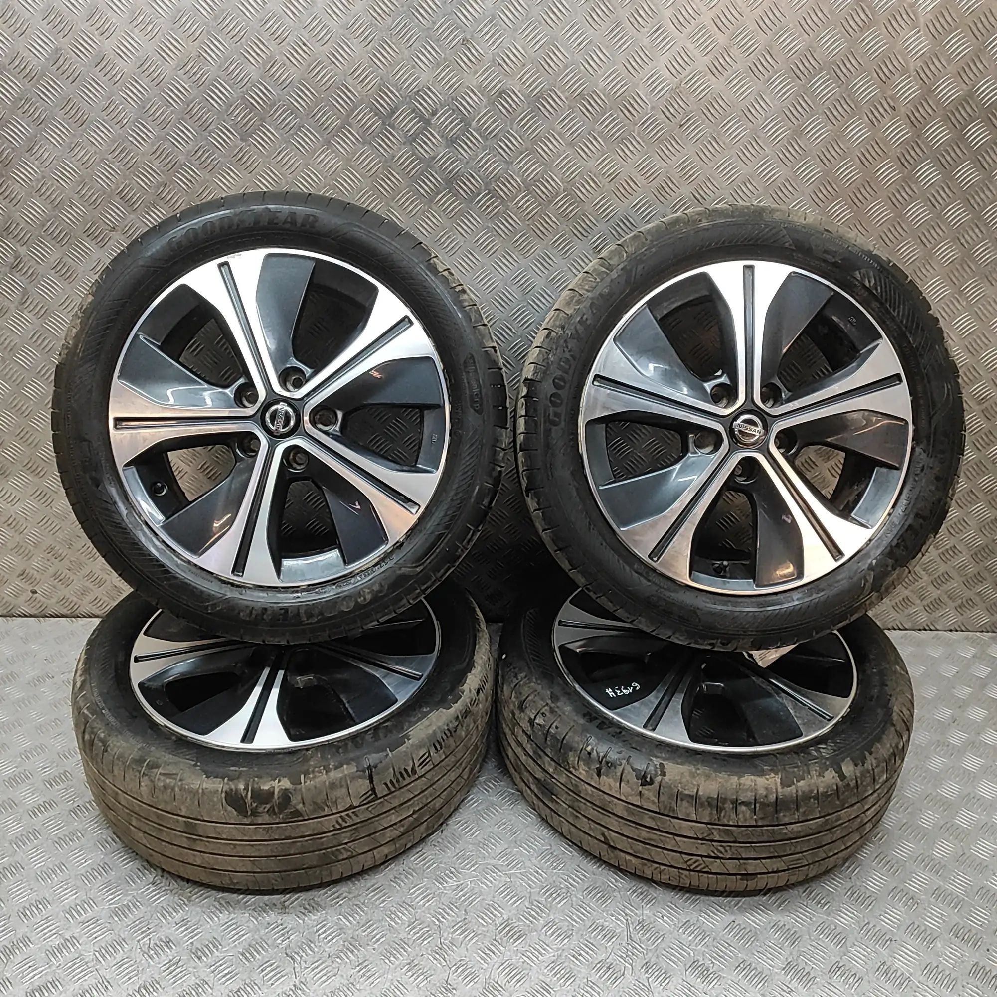 Nissan Leaf Alloy Wheel Set 40300-5SK3B Alloy Wheel Set NISSAN LEAF (ZE1) (...