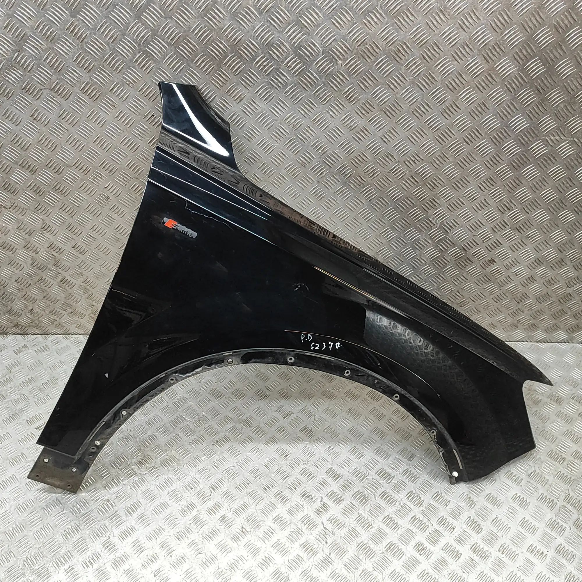 Audi Q7 (4M) Front Right Fender 4M0821106D Front Right Fender AUDI Q7 (4M) (201...