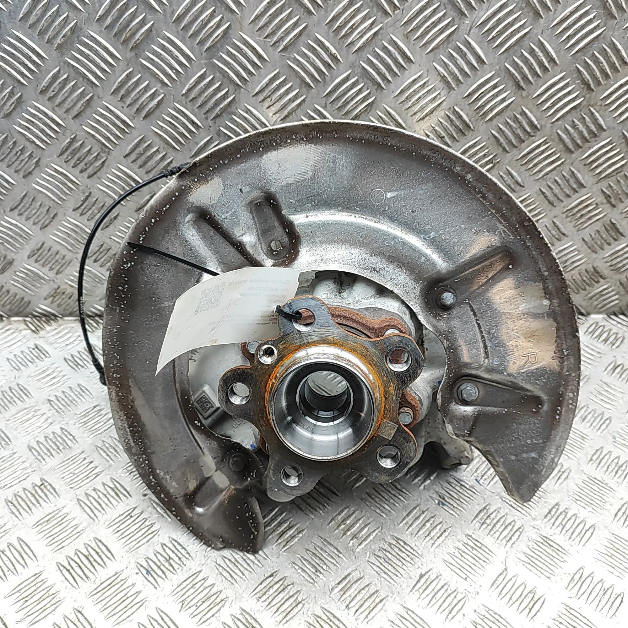 BMW 5 (G30 / G31) Rear Right Wheel Hub 6899154, 6898368 Rear Right Wheel Hub BMW 5 SER...