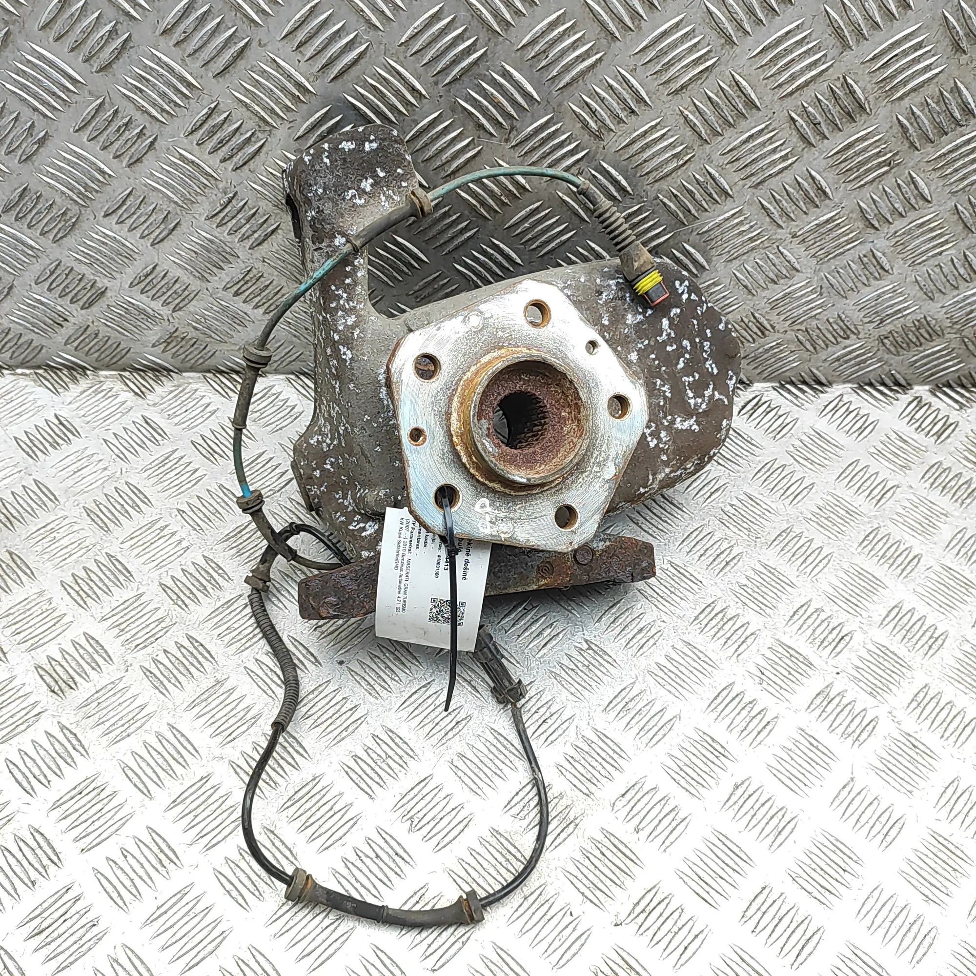 Maserati GranTurismo / GranCabrio Front Right Wheel Hub 980139893 Front Right Wheel Hub MASERATI GRAN (...