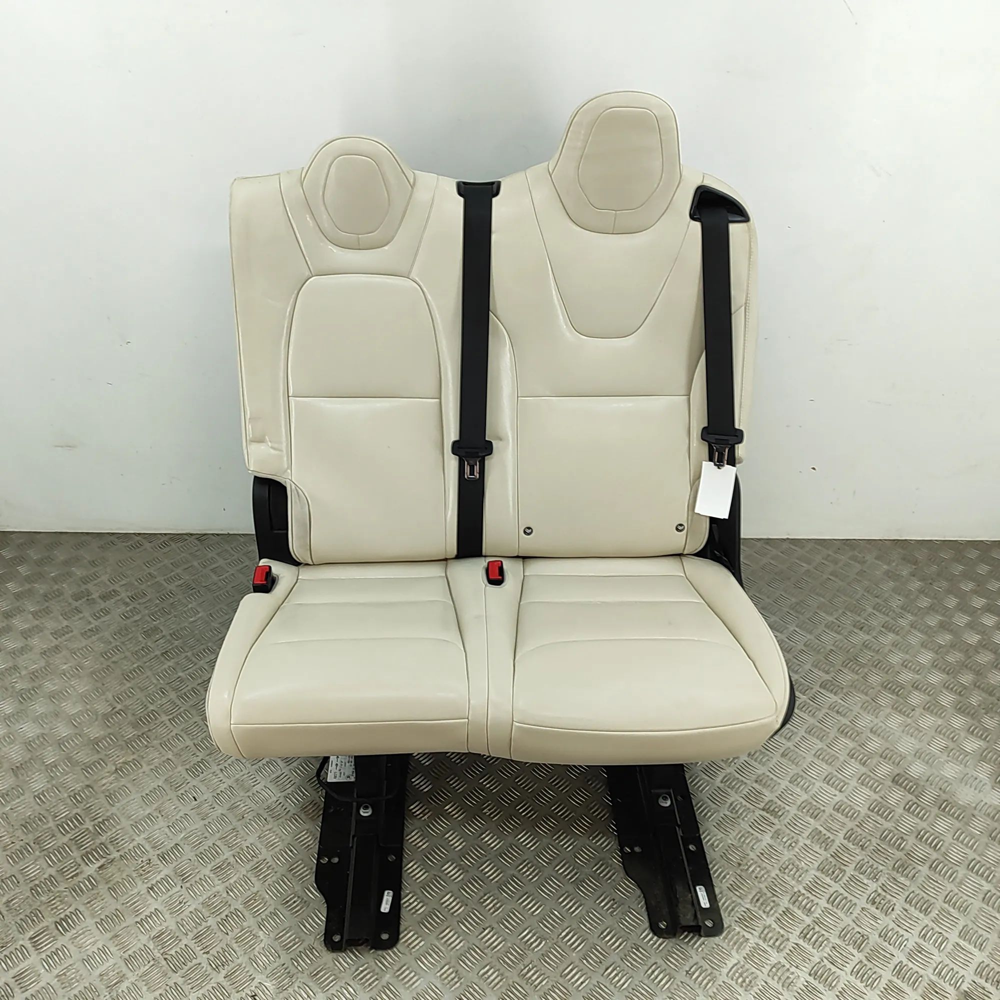 Tesla Model X Takapenkki 1086105-00-C Rear Seat TESLA MODEL X (2013-...)...