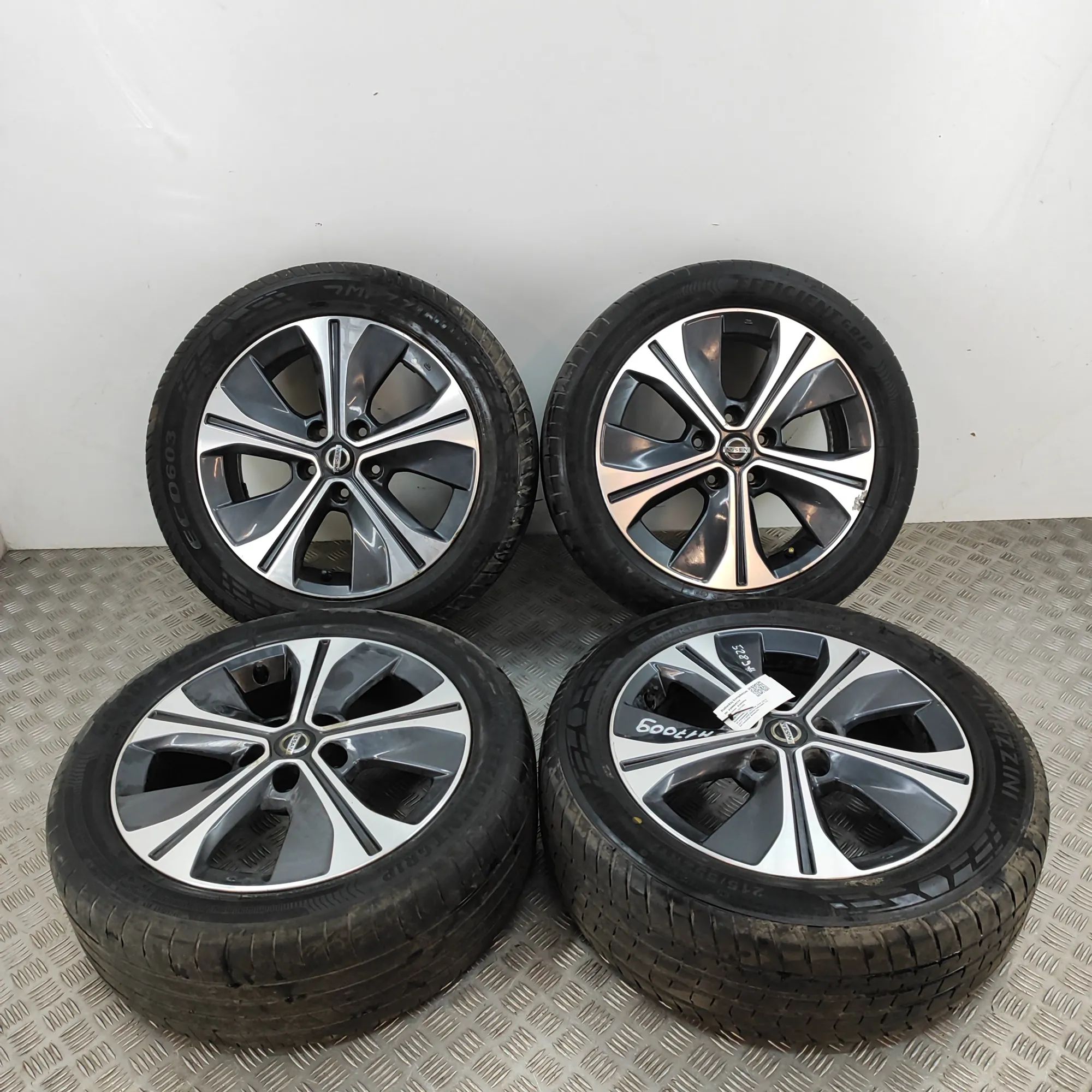 Nissan Leaf Alloy Wheel Set 40300-5SK3B Alloy Wheel Set NISSAN LEAF (ZE1) (...