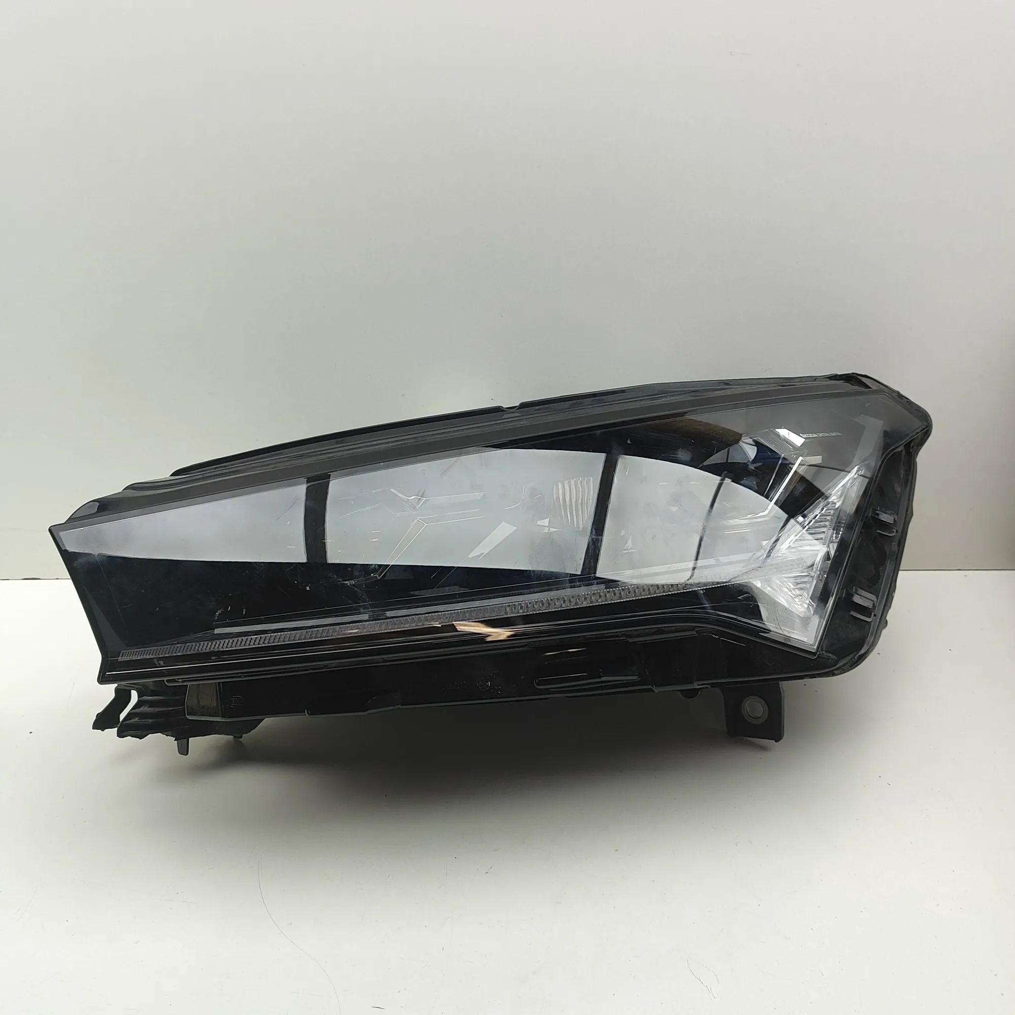 Skoda Enyaq Front Left Headlight 5LB941015G Front Left Headlight SKODA ENYAQ (iV...