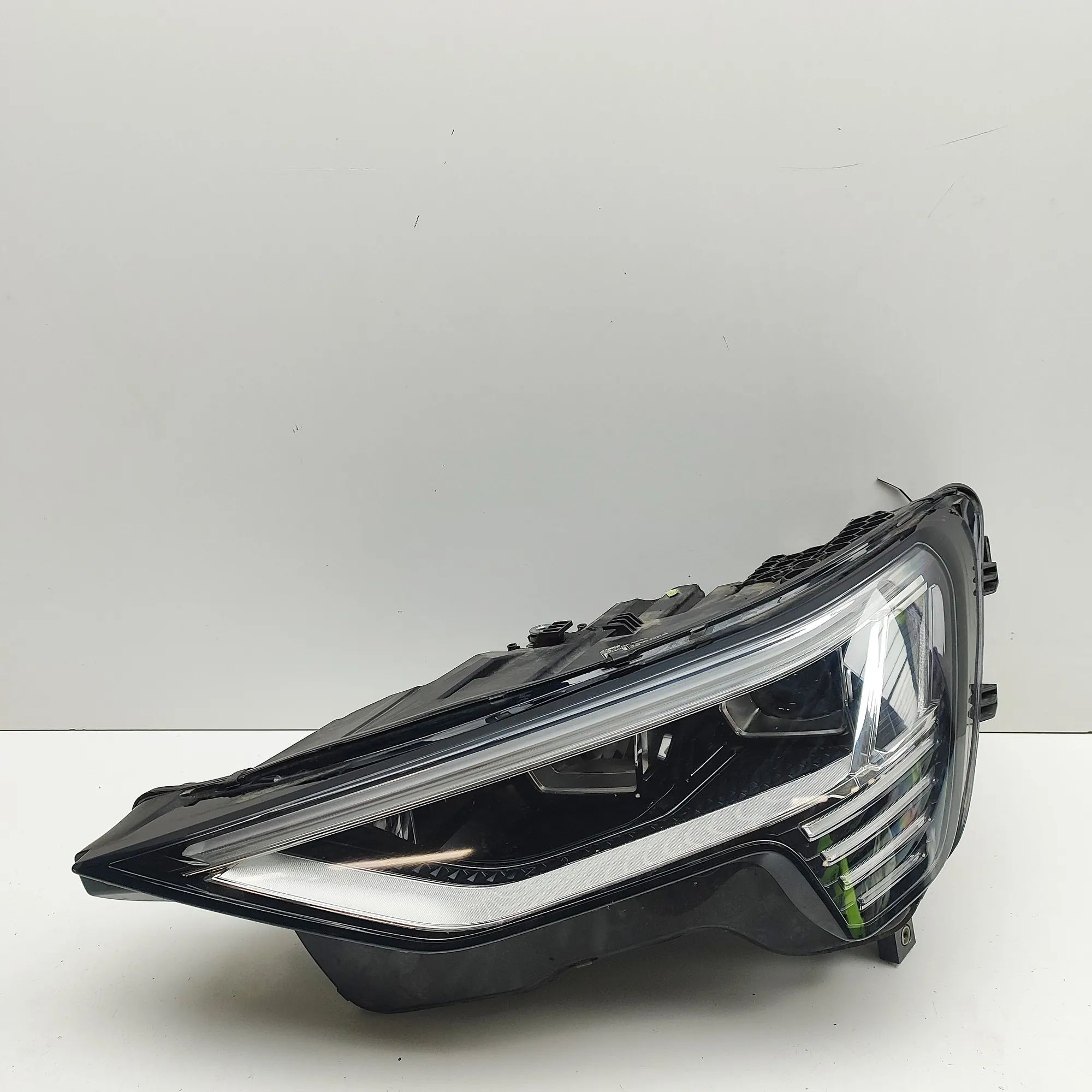 Audi e-tron Front Left Headlight 4KE941039A Front Left Headlight AUDI E-TRON (Sp...