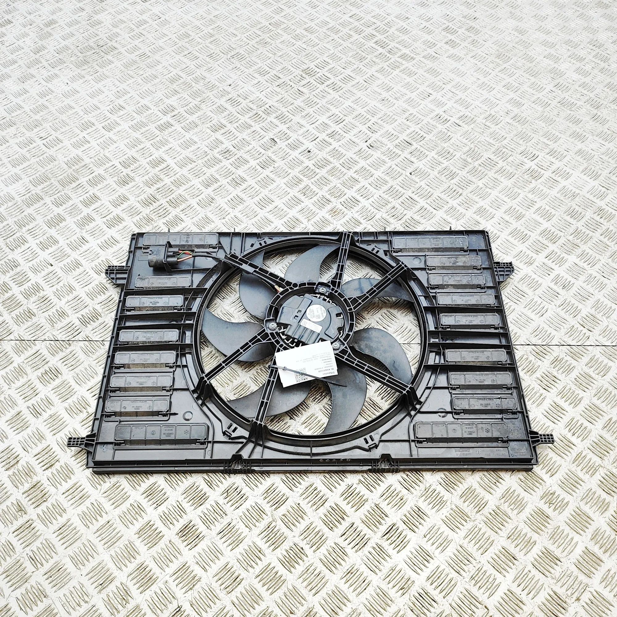 Audi A4 (B9) Engine Cooling Fan Shroud 8W0121003G, 8W0959455J Engine Cooling Fan Shrou...