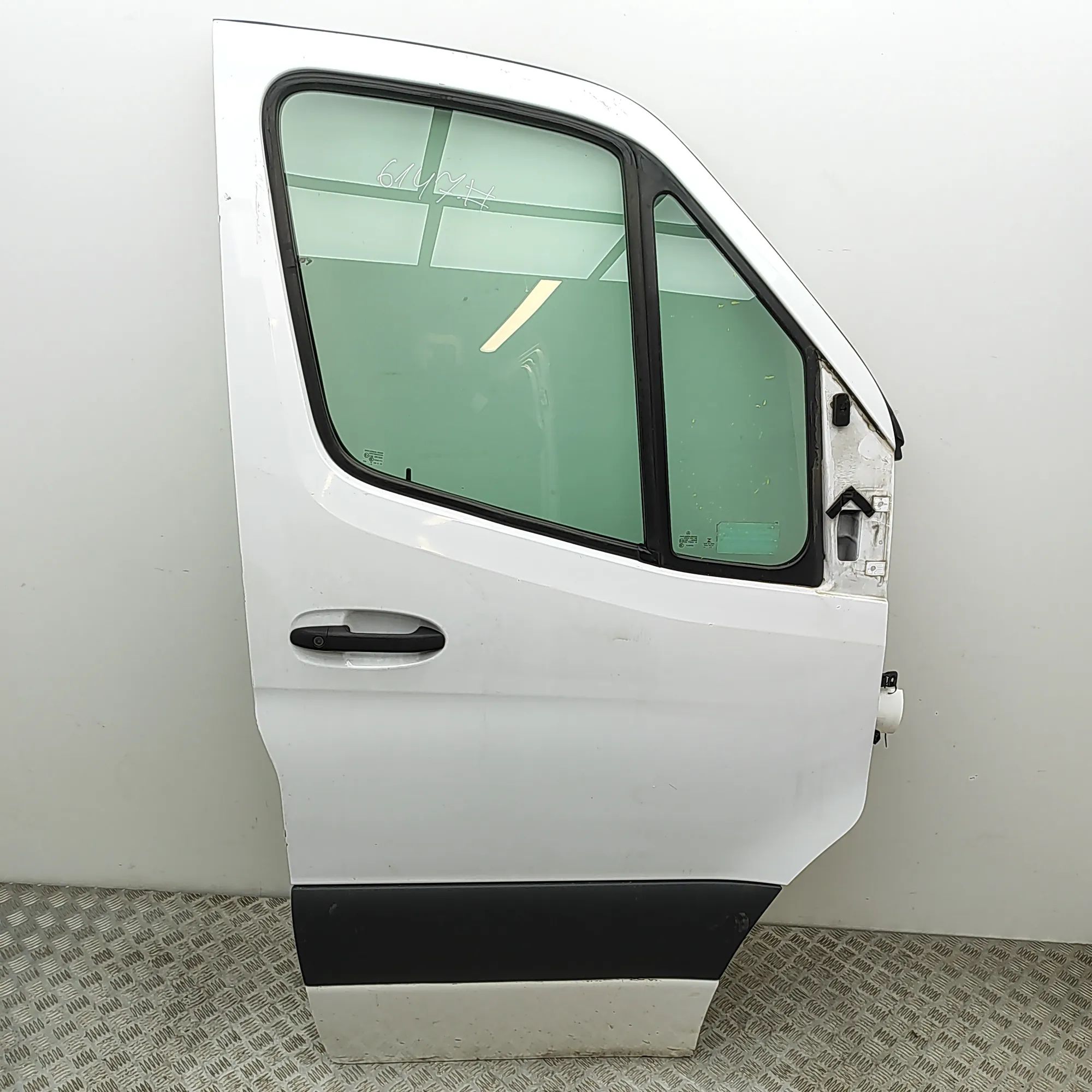Mercedes-Benz Sprinter (W907 / W910)  Front Right Door A9107203100 Front Right Door MERCEDES-BENZ SPRI...