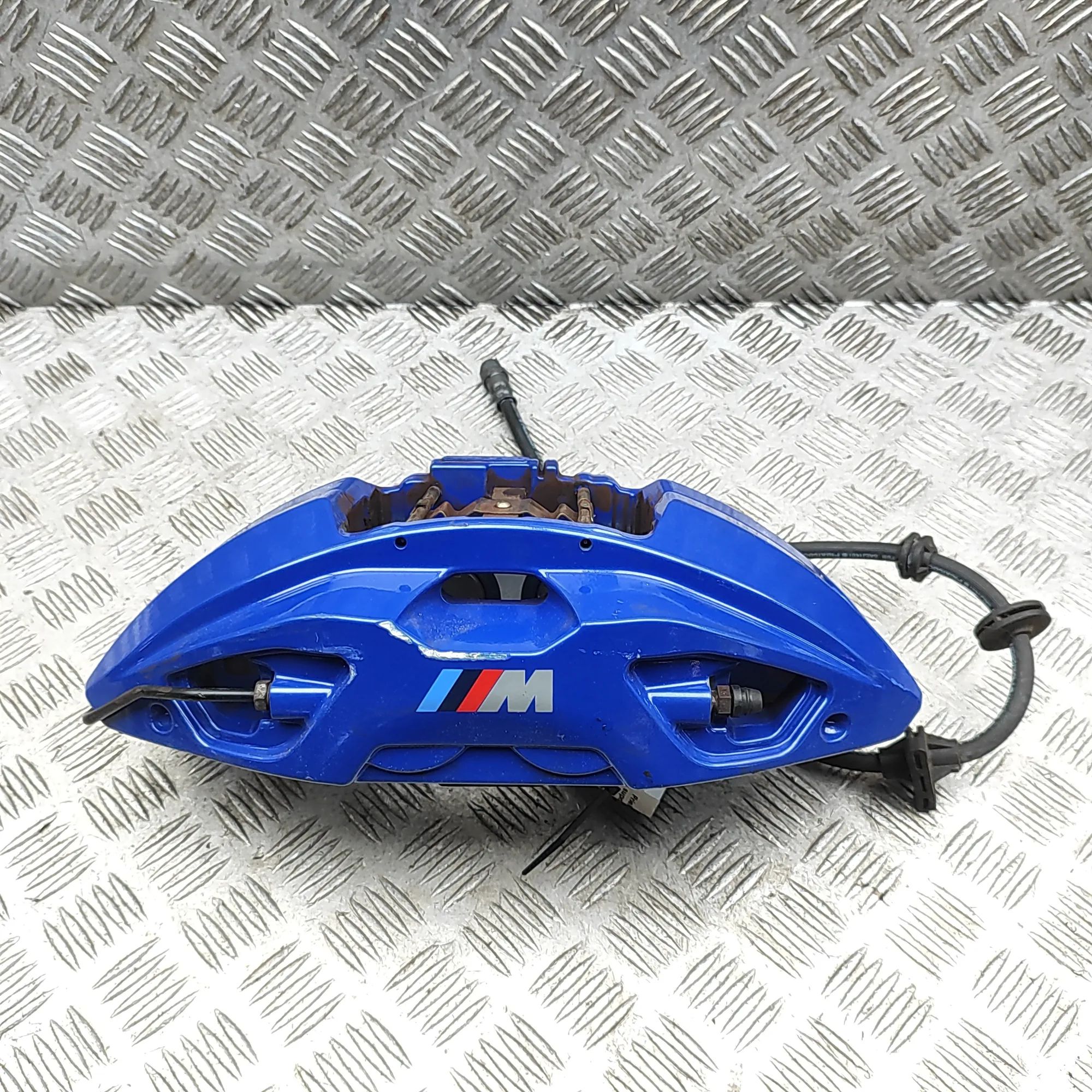 BMW 5 (G30 / G31) Front Right Brake Caliper 8846932 Front Right Brake Caliper BMW 5 SERIES ...