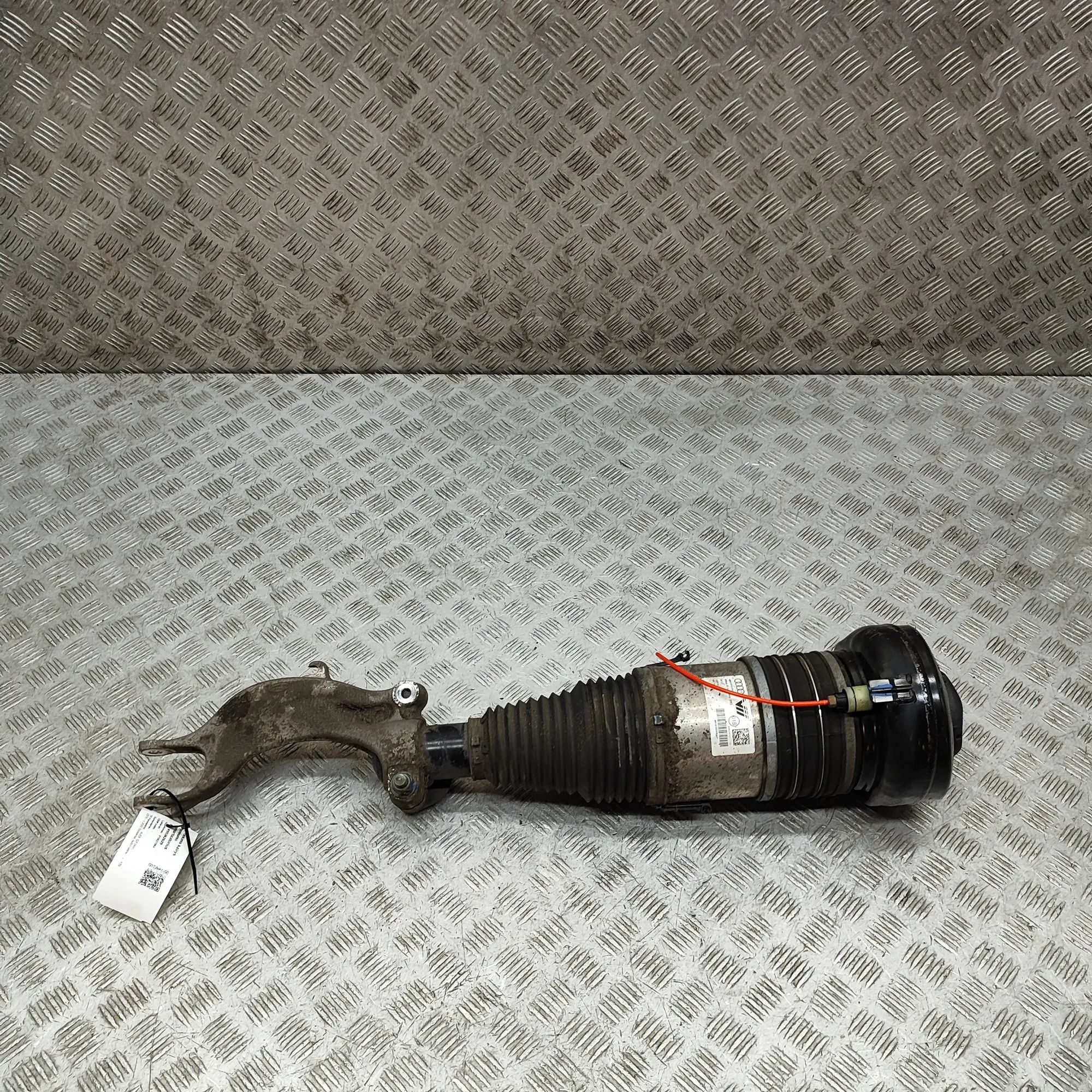 Audi Q7 (4M) Front Left Air Shock Absorber 4M0616039BF Front Left Air Shock Absorber AUDI ...