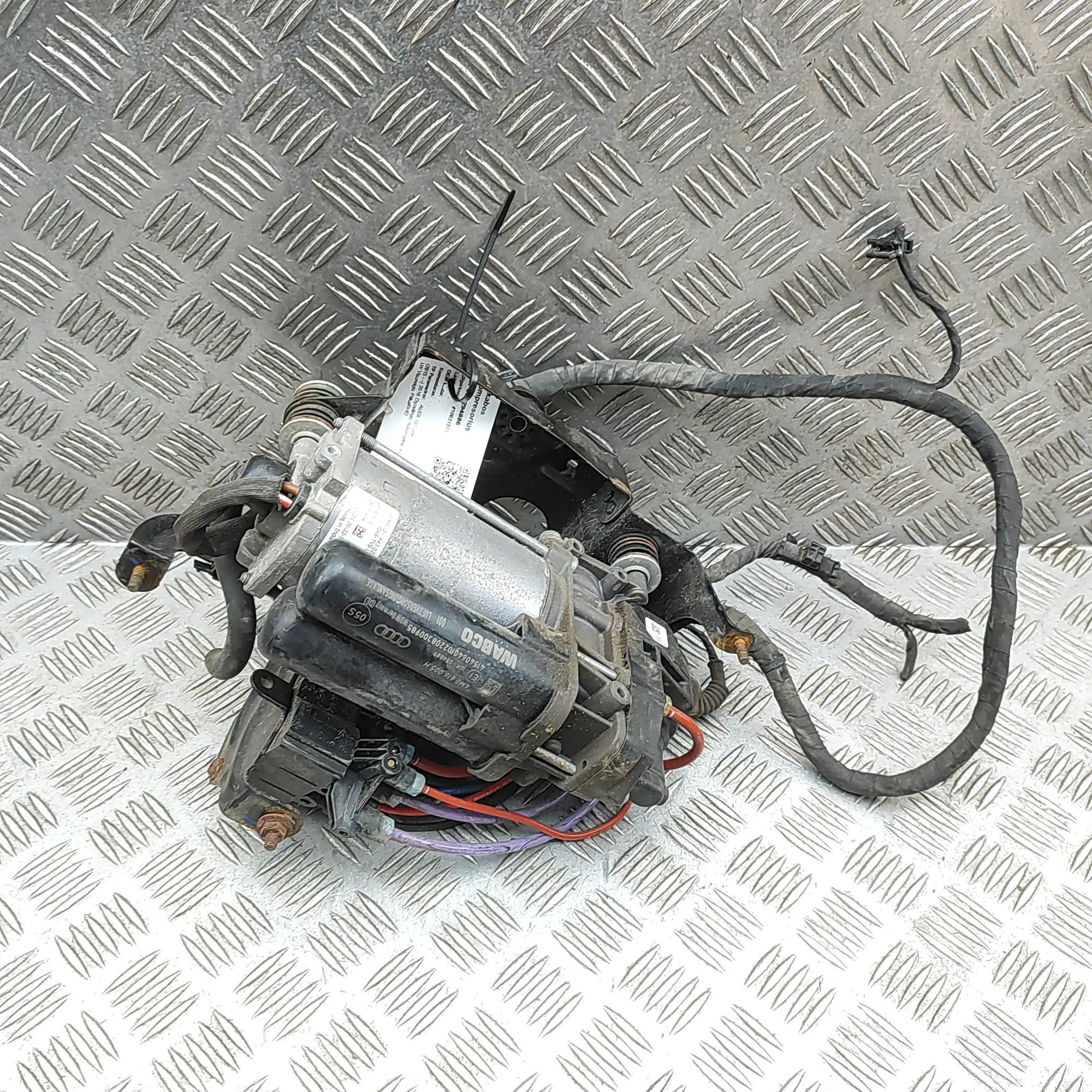 Audi Q7 (4M) Air Suspension Compressor 4430203001, 4M0616005H Air Suspension Compresso...
