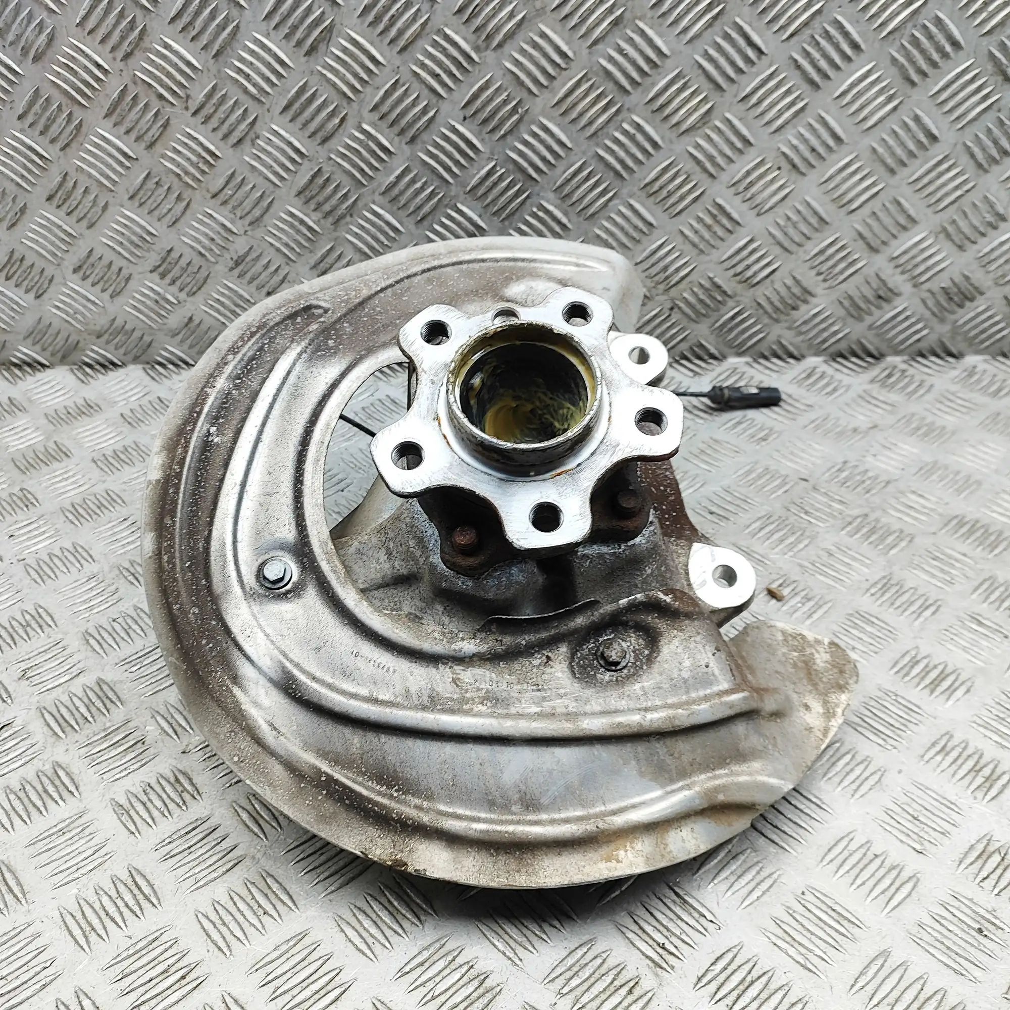 BMW X3 / iX3 (G01) Front Left Wheel Hub 6886947 Front Left Wheel Hub BMW IX3 (G08) (202...