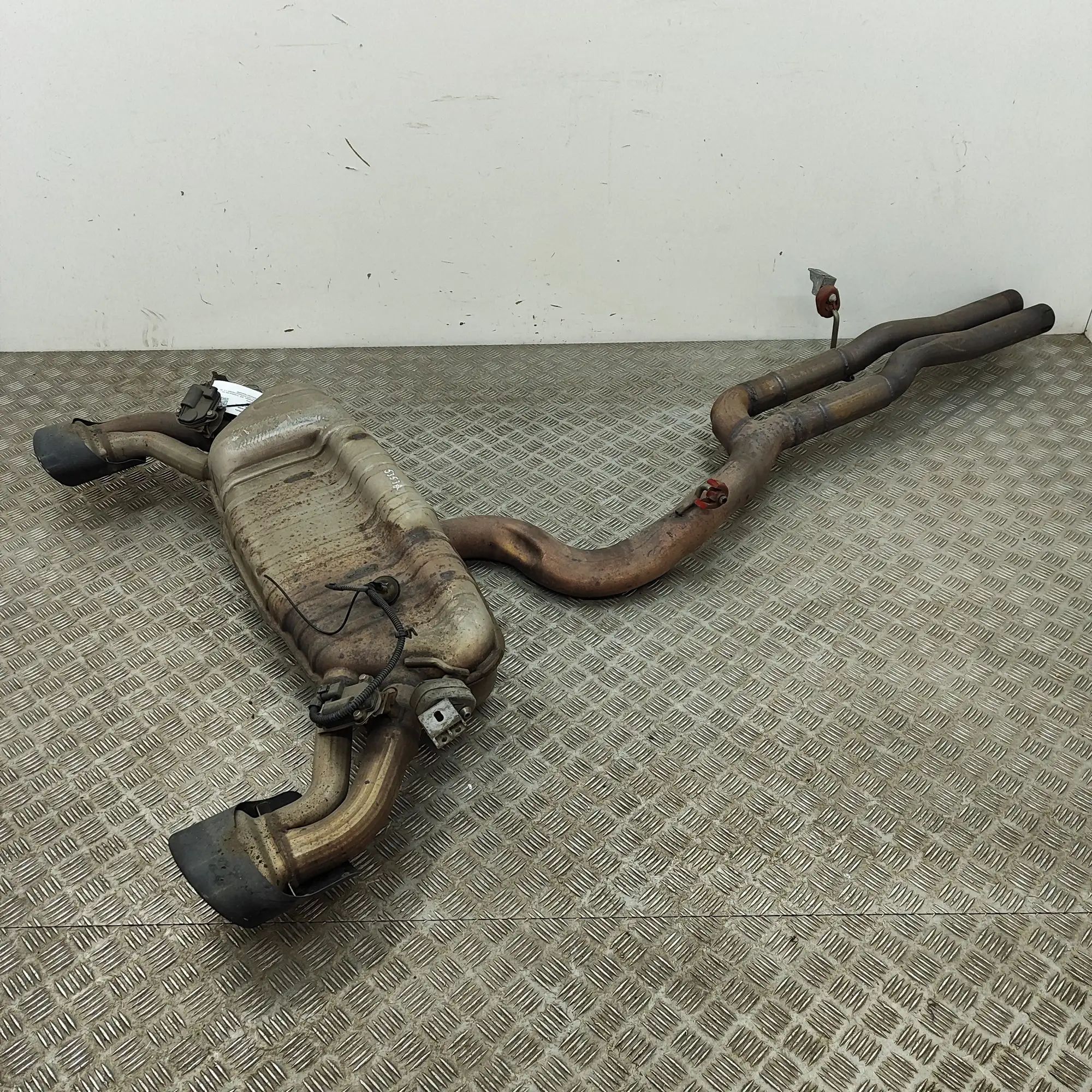 Audi A3 (8V) Rear Exhaust Muffler 8V0253611, 8V0253611B Rear Exhaust Muffler AUDI...
