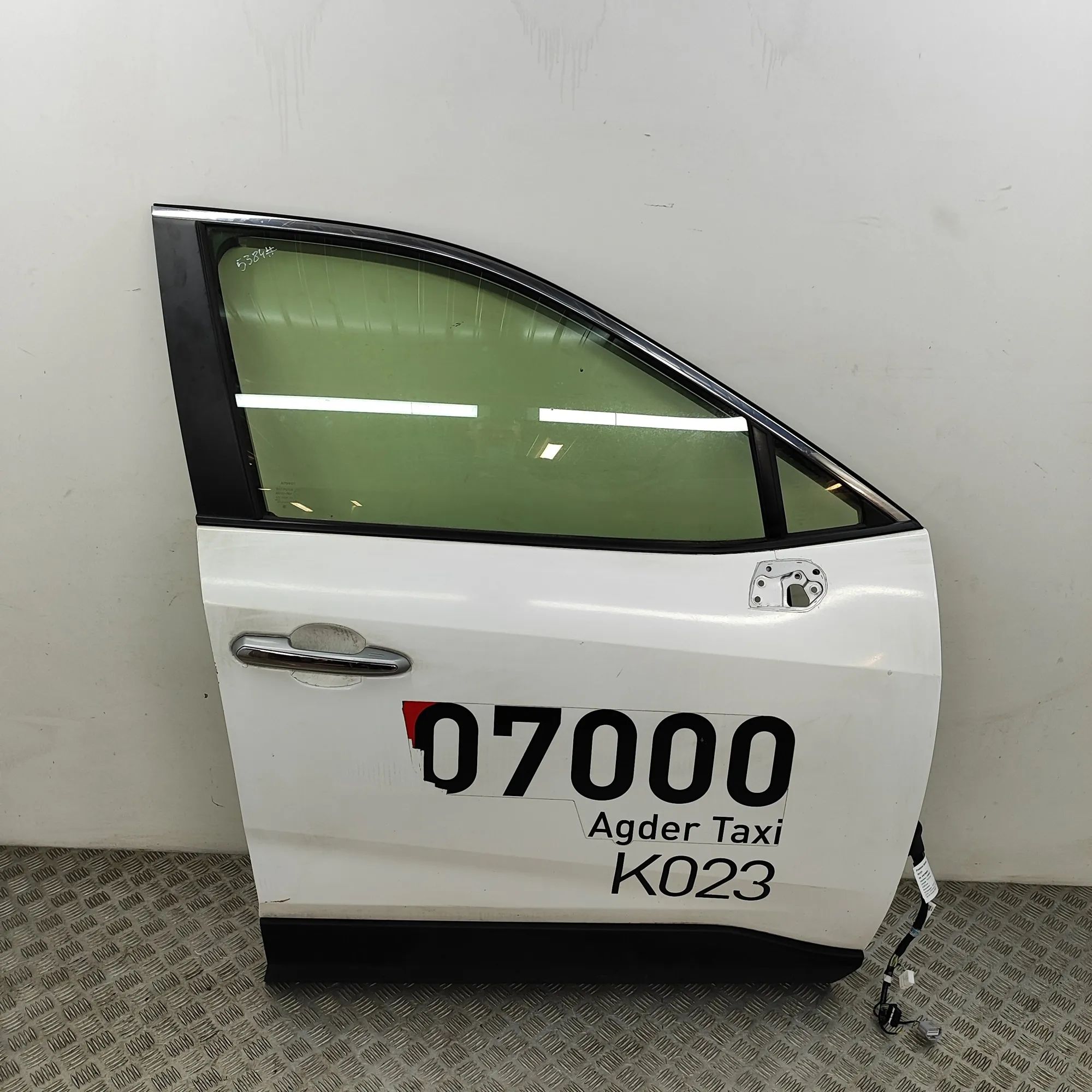 Toyota RAV4 (XA40) Front Right Door 67001-42160 Front Right Door TOYOTA RAV (4 V XA...