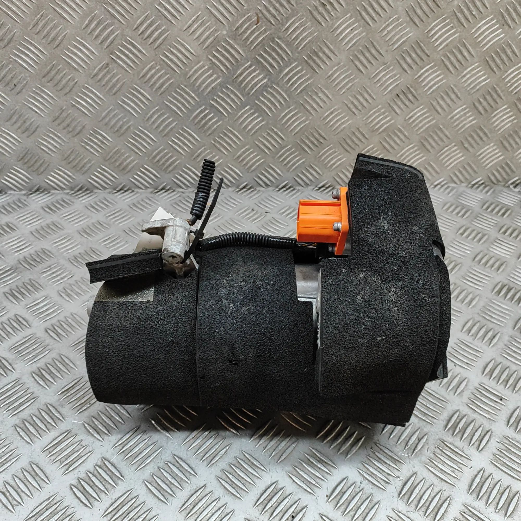 Tesla Model Y Air Condition A/C Pump 1501256-99-M Air Condition A/C Pump TESLA MODEL...