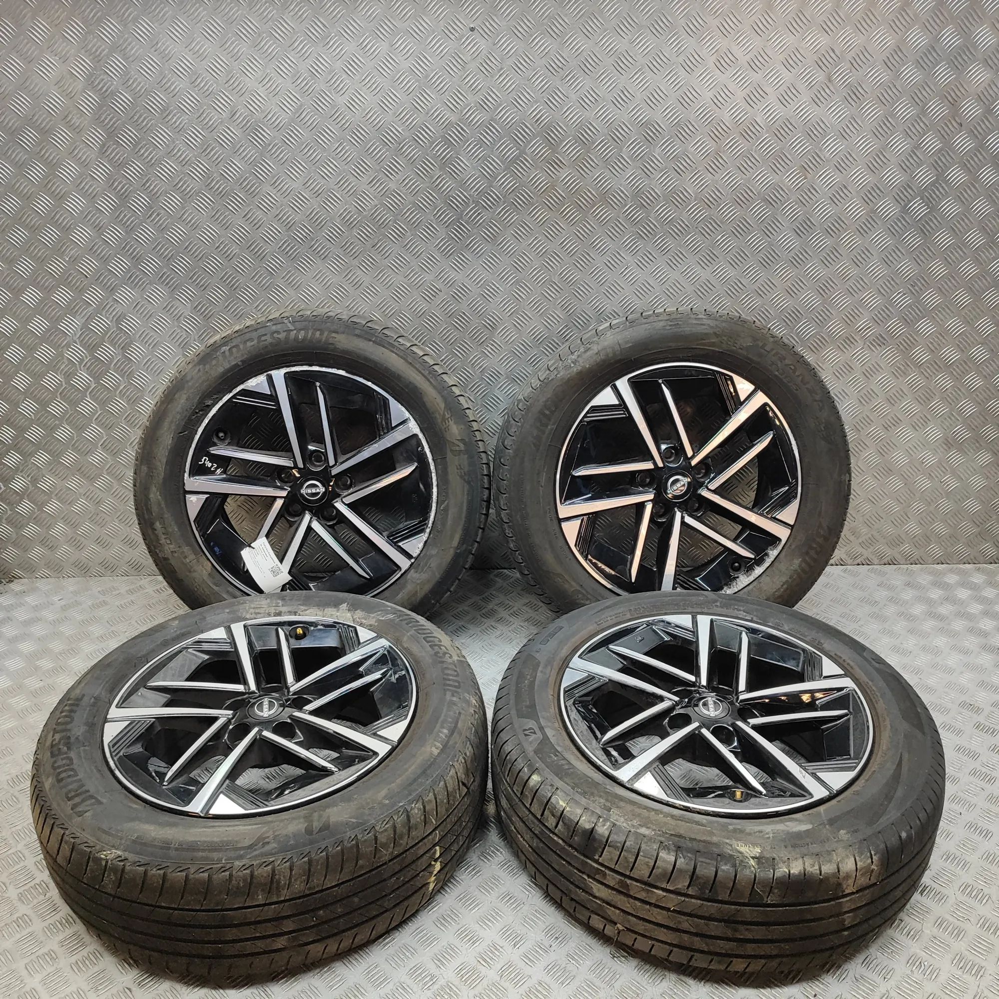 Nissan Juke Alloy Wheel Set D0300-HS01A Alloy Wheel Set NISSAN JUKE (F16) (...