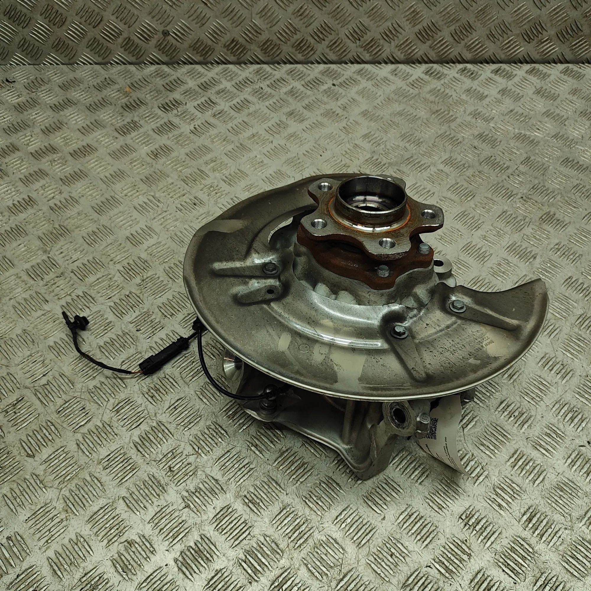 BMW 5 / i5 (G60 / G61) Rear Left Wheel Hub Spindle 8831484, 6898365, 6898367 Rear Left Wheel Hub S...