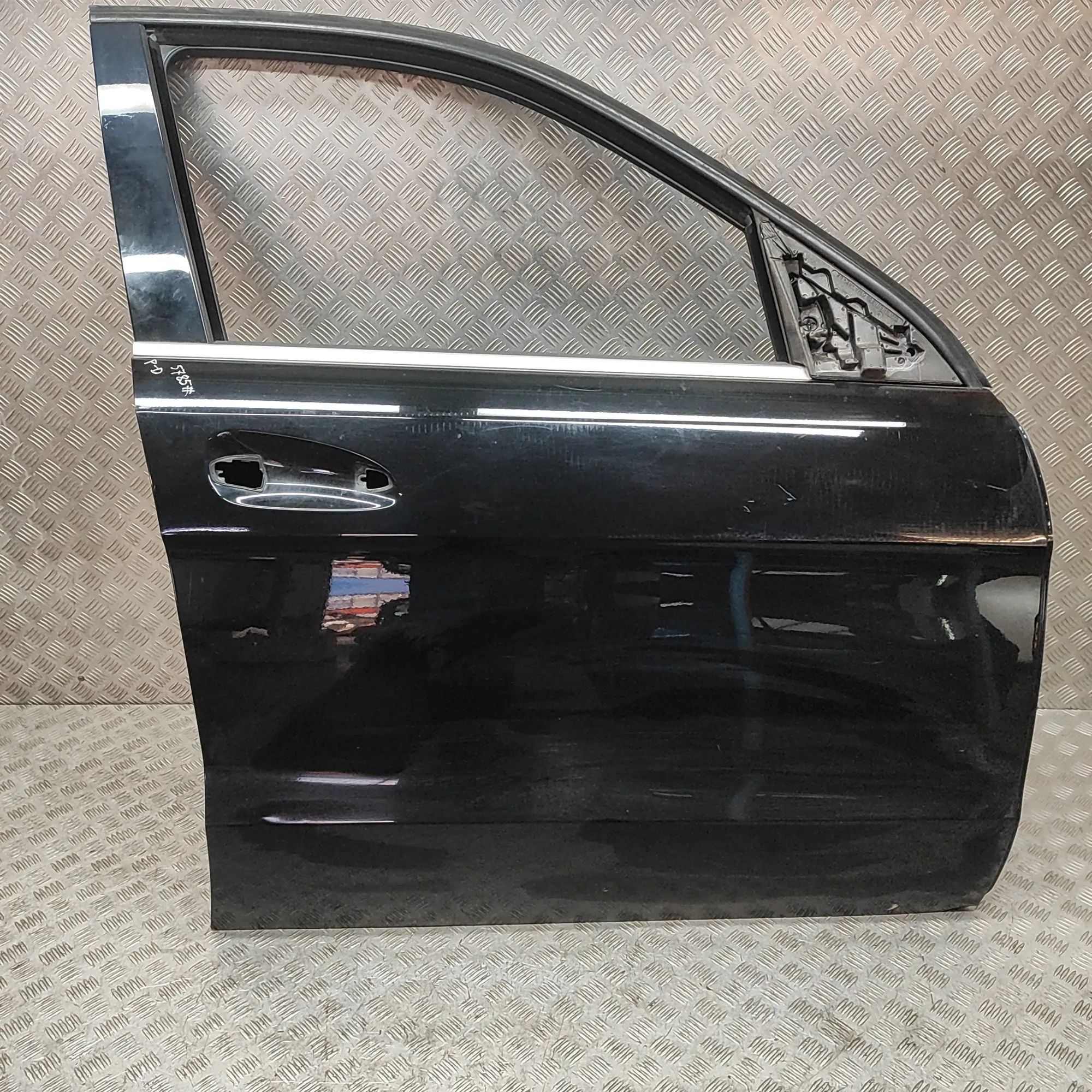 Mercedes-Benz A (W169) Front Right Door A1667200205 Front Right Door MERCEDES-BENZ M-CL...