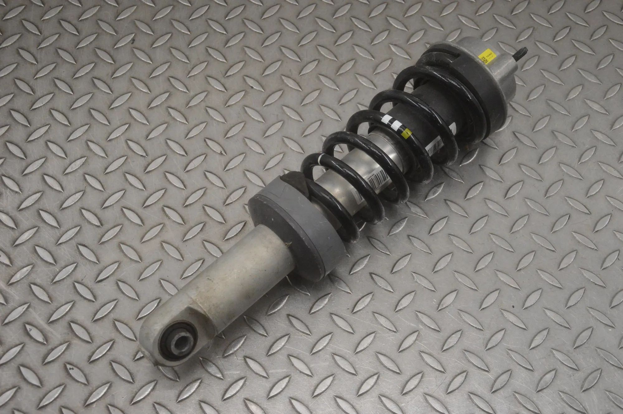 Mercedes-Benz G (W463) Front Right Shock Absorber A1903205500 Front Right Shock Absorber MERCEDES...