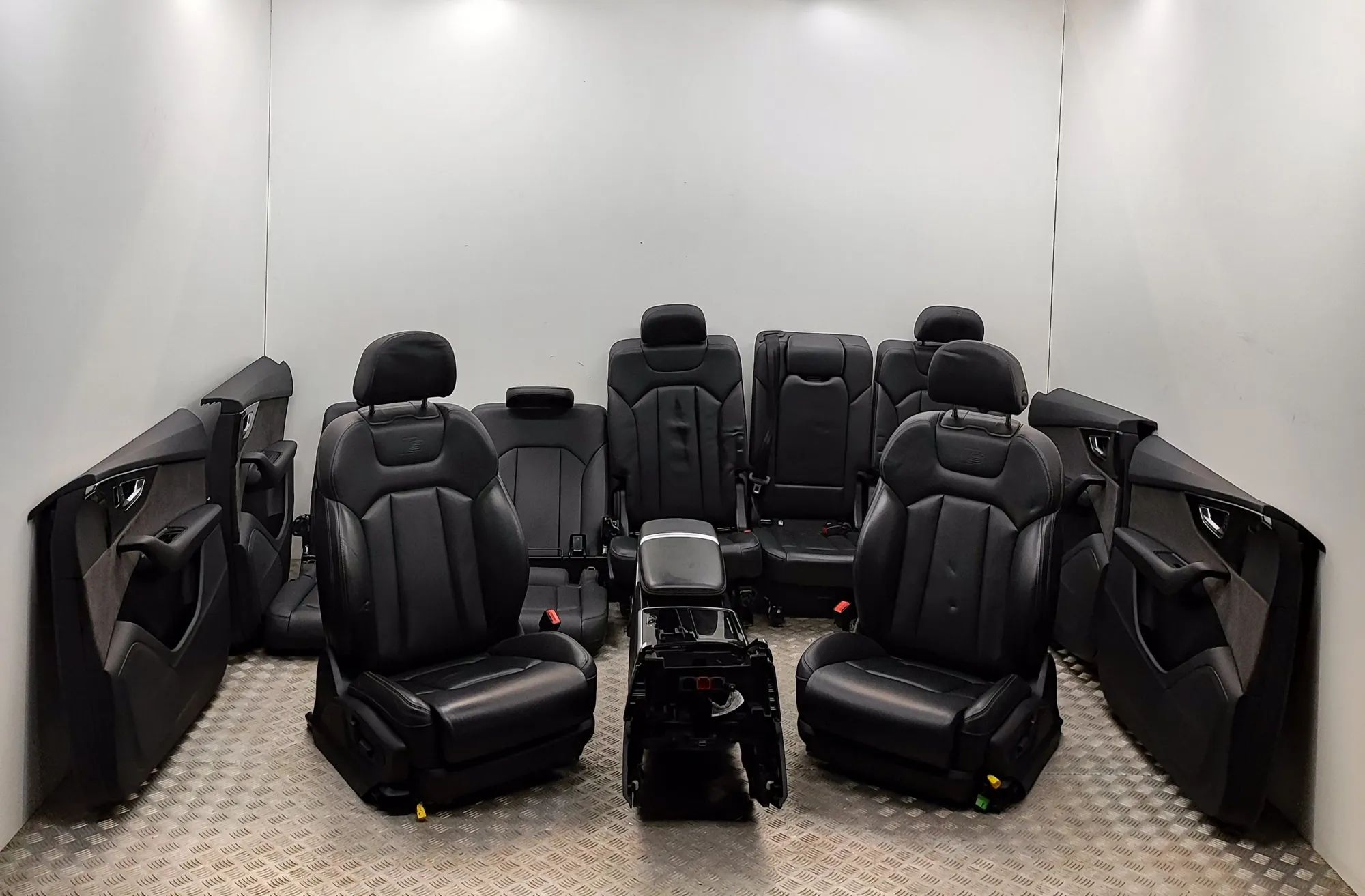 Audi Q7 (4M) Interior Seats W/ Door Cards Kit 4M0867317B, 4M0867117B, 4M0867318B, 4M0867118B,...