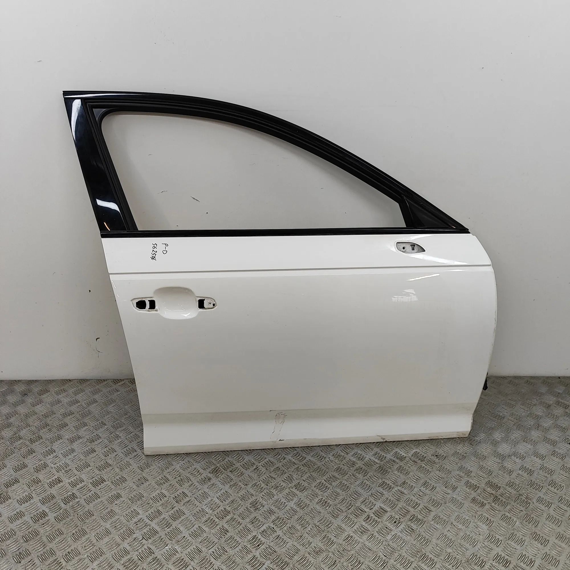 Audi A4 (B9) Front Right Door 8W0831052B Front Right Door AUDI A4 (Avant 8W5,...
