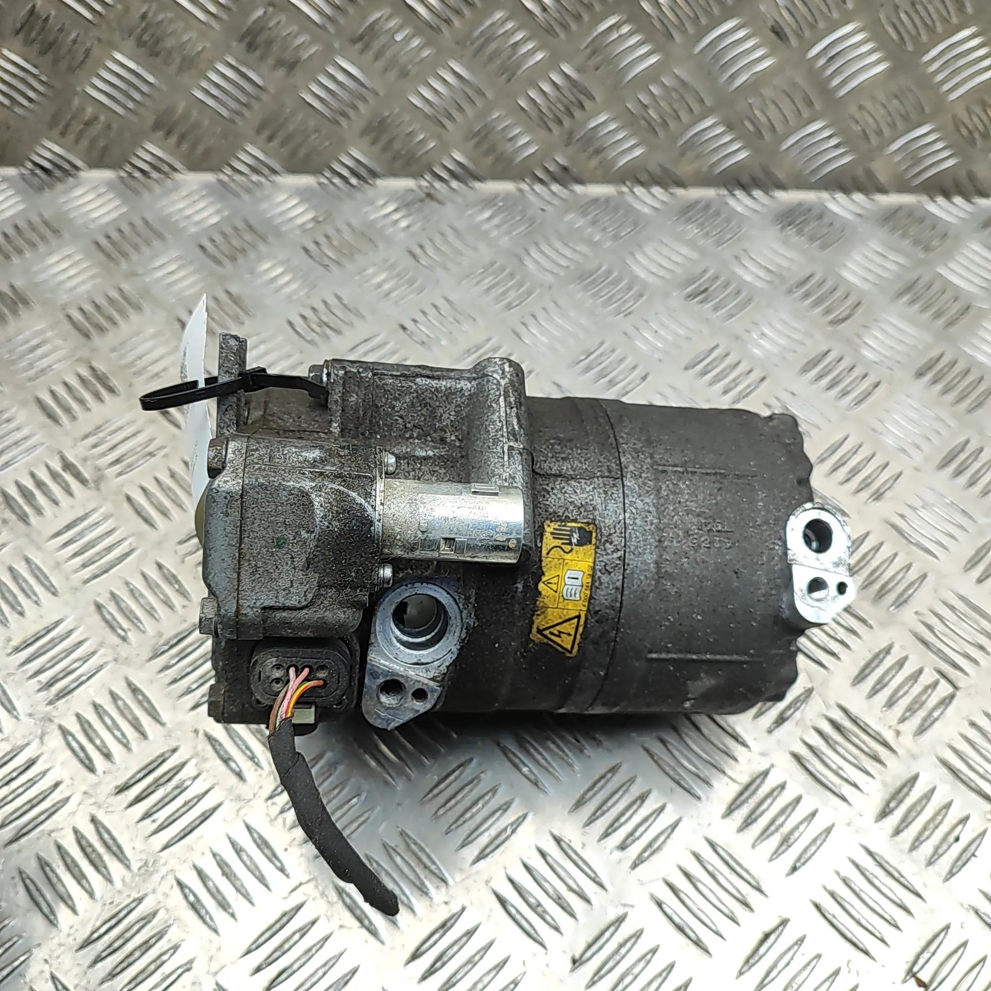 Mercedes-Benz Sprinter (W907 / W910)  Air Condition A/C Pump A0008303204 Air Condition A/C Pump MERCEDES-BEN...