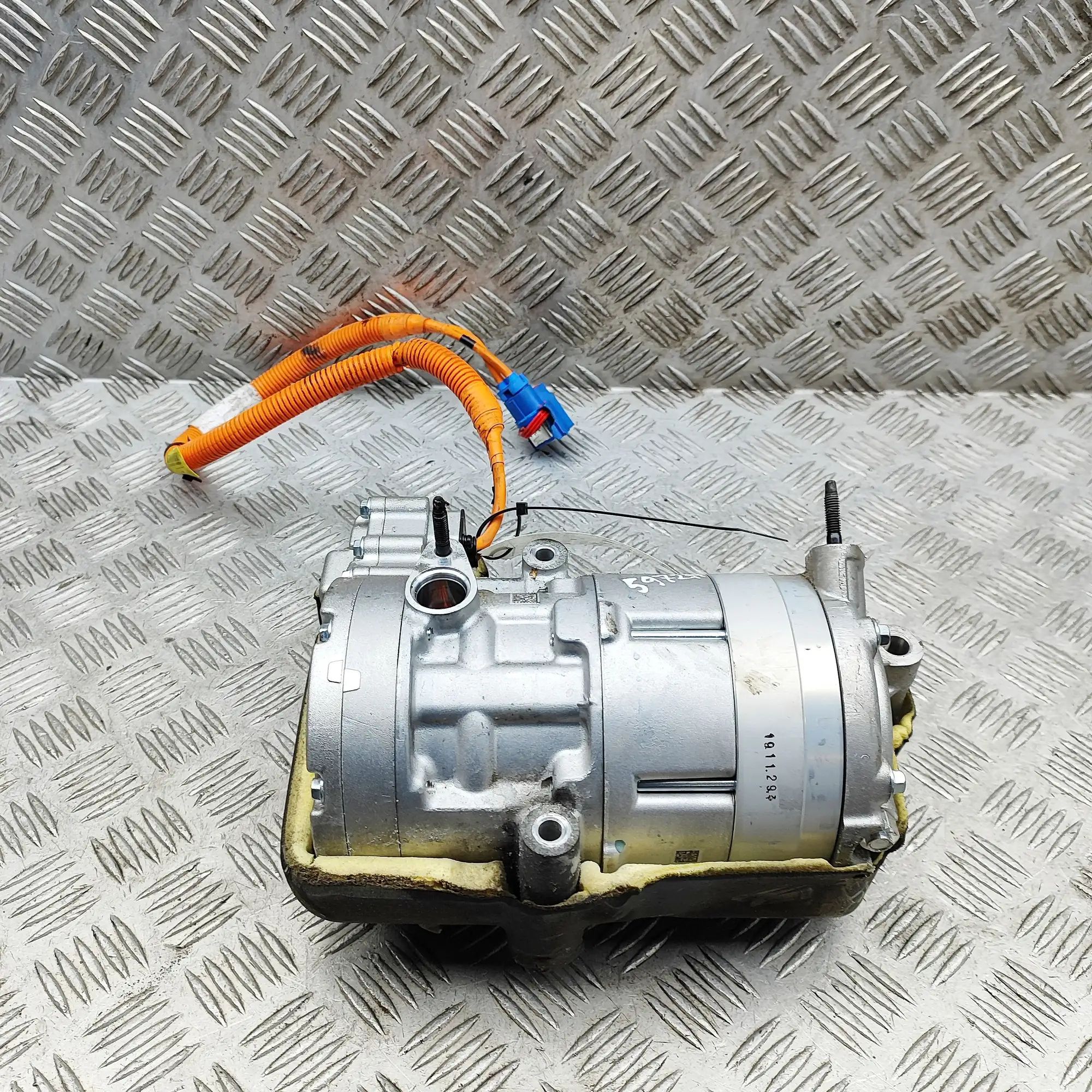 Tesla Model S Air Condition A/C Pump 1063369-00-H Air Condition A/C Pump TESLA MODEL...