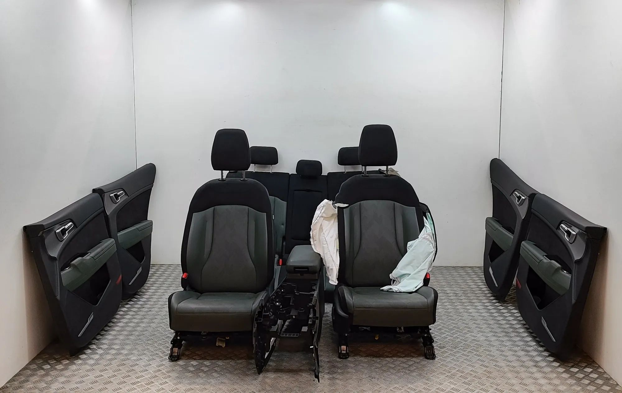 Kia Sportage Interior Seats W/ Door Cards Kit 82320-R2000, 83320-R2000, 84641-R2000WK Interio...