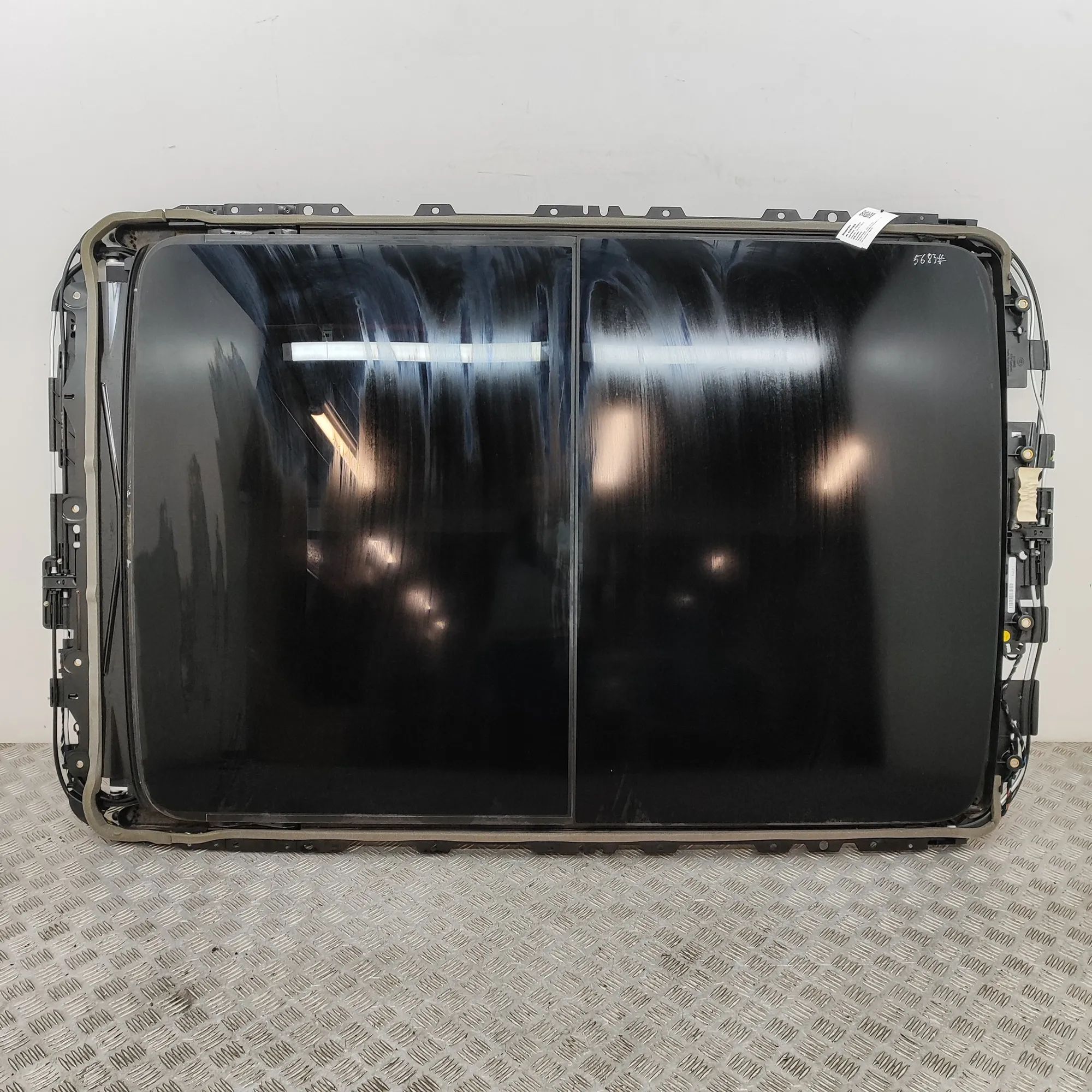 Audi Q7 (4M) Kattoluukku 4M0877049D Sunroof AUDI Q7 (4M) (2015-...)

Par...