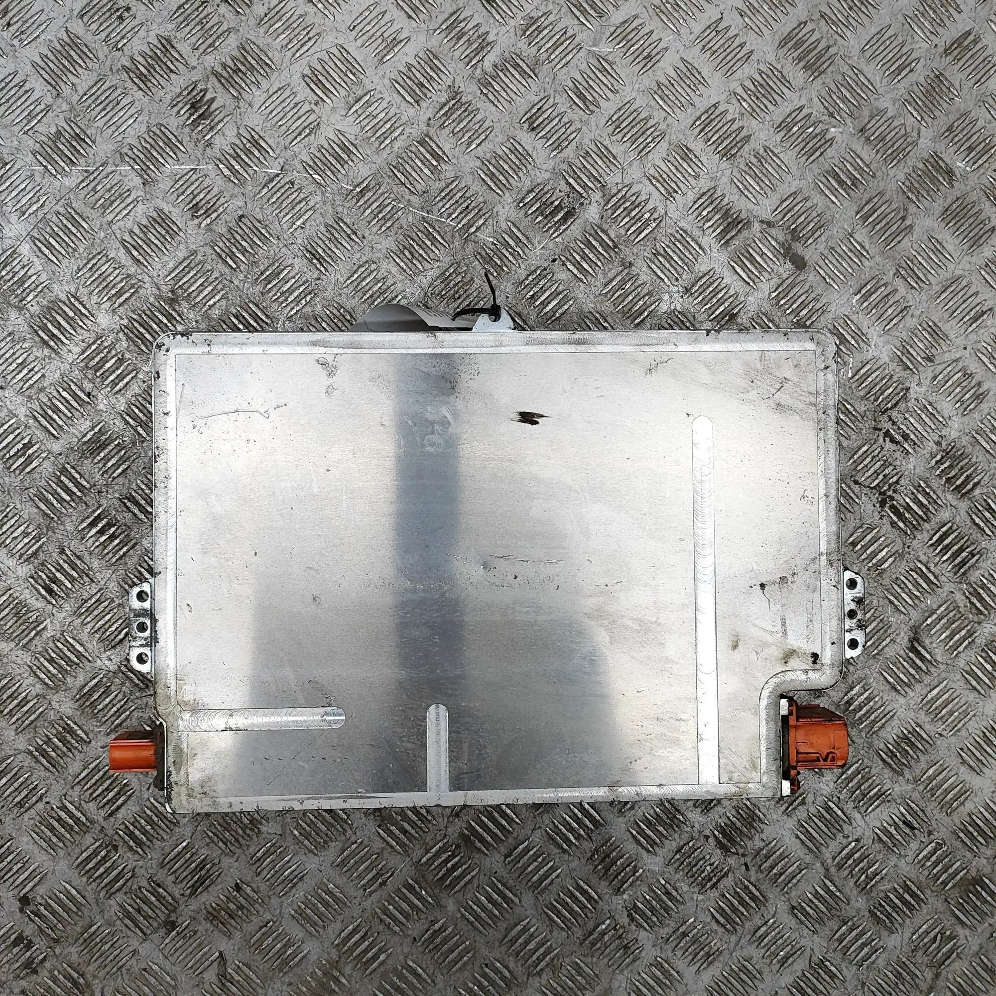 Volkswagen ID.3 Inverter 1EA915684AF Inverter VW ID.3 (E11) (2019-...)

...