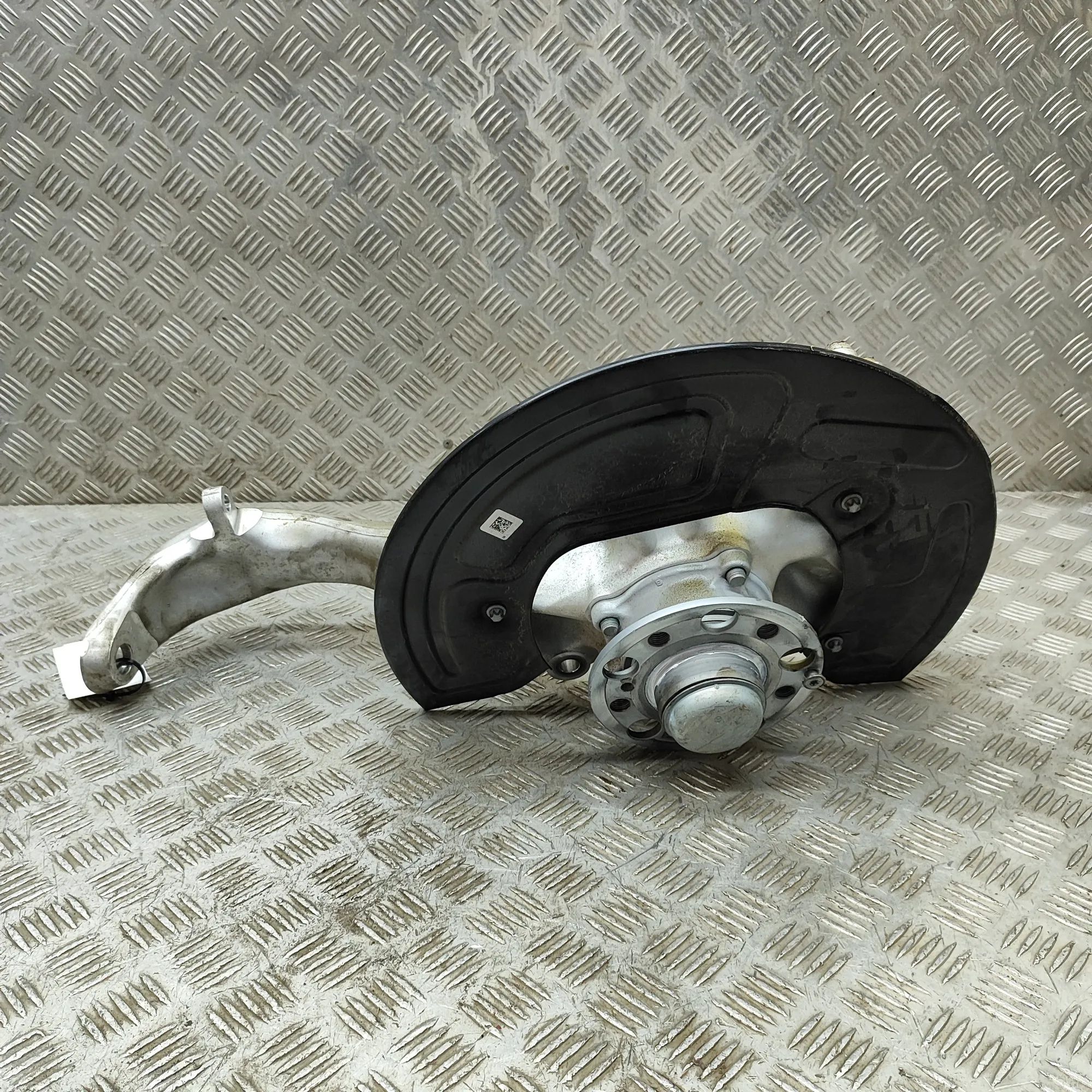 Mercedes-Benz EQE (V295 / X294) Front Right Wheel Hub A2974210200, A2973321800 Front Right Wheel Hub ...