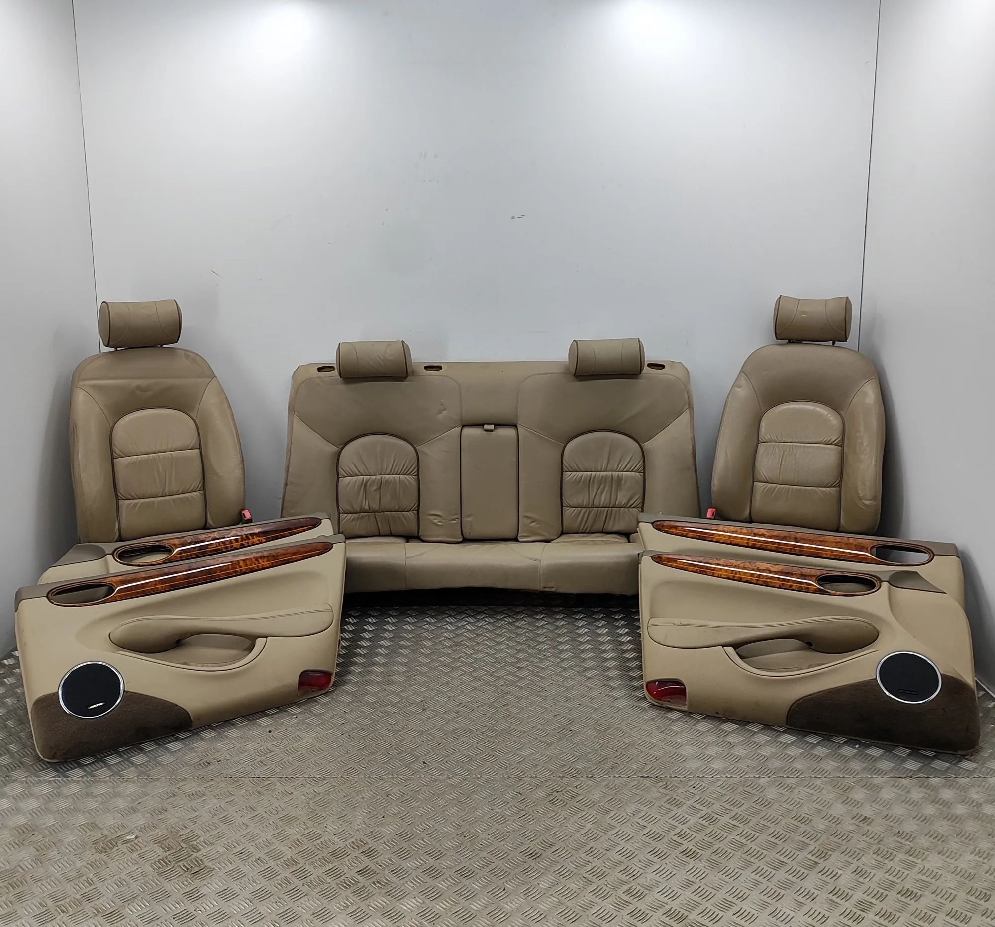 Jaguar XJ (X308) Interior Seats W/ Door Cards Kit GNC1-203-AGK, GNC1-202-AGK, GXF-2875-AH, GXF-28...