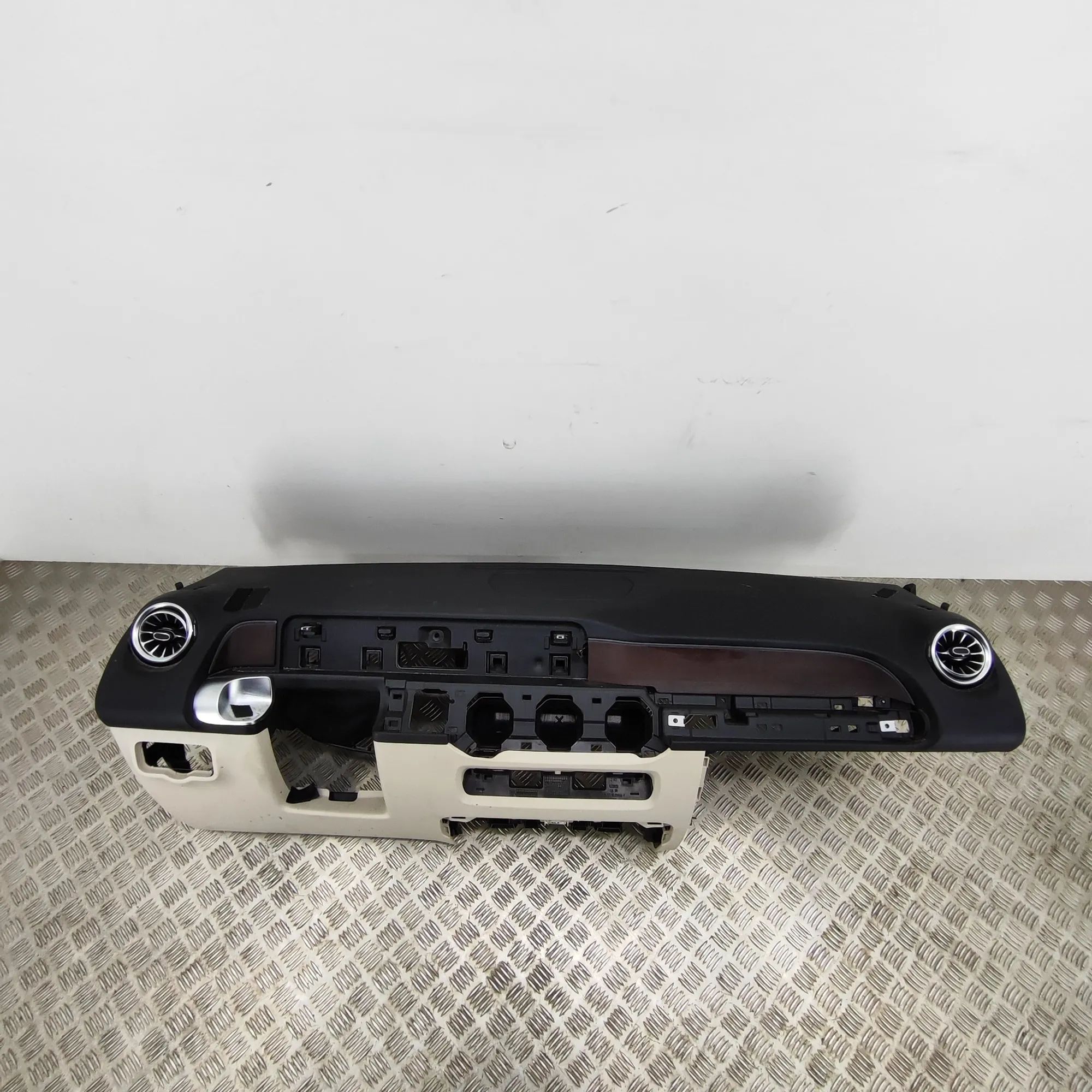 Mercedes-Benz GLB / EQB (X247) Dashboard A2476807300 Dashboard MERCEDES-BENZ EQB (X243) ...