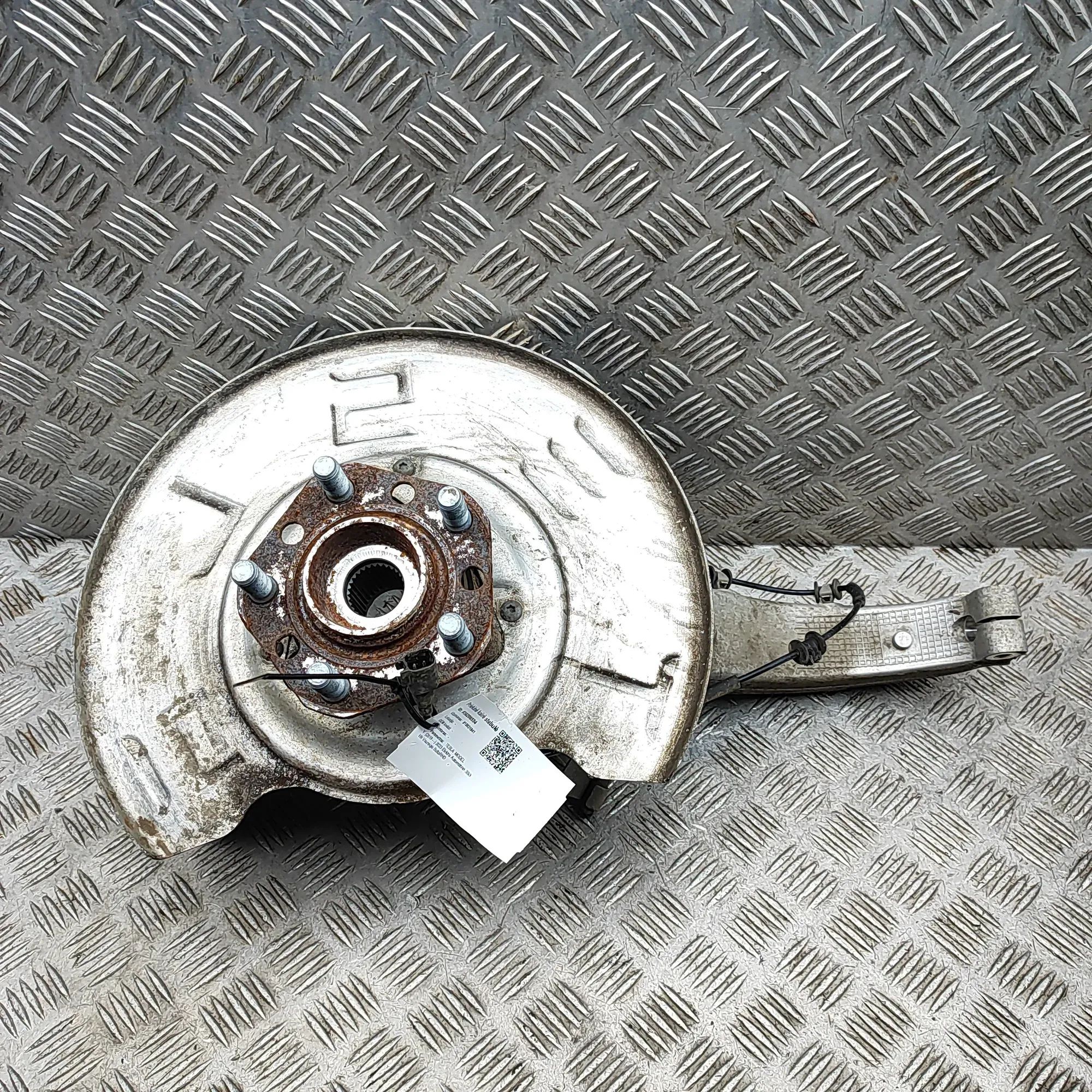 Tesla Model Y Front Left Wheel Hub 1188651-00-A, 1188311-00-D Front Left Wheel Hub...