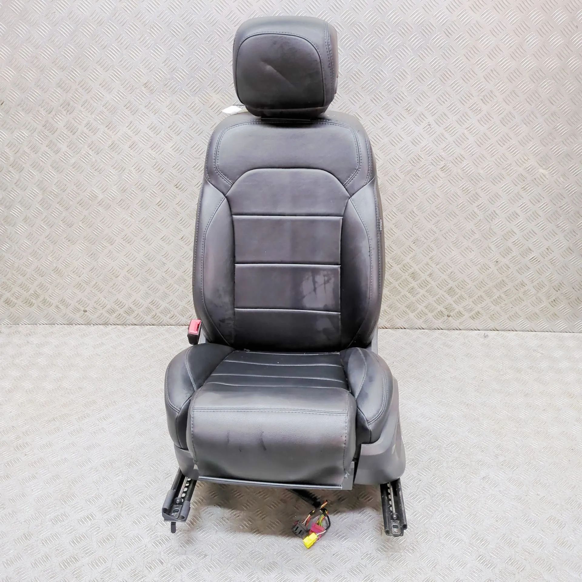 Volkswagen Touareg Front Left Seat 4M4881105A Front Left Seat VW TOUAREG (CR7) (20...