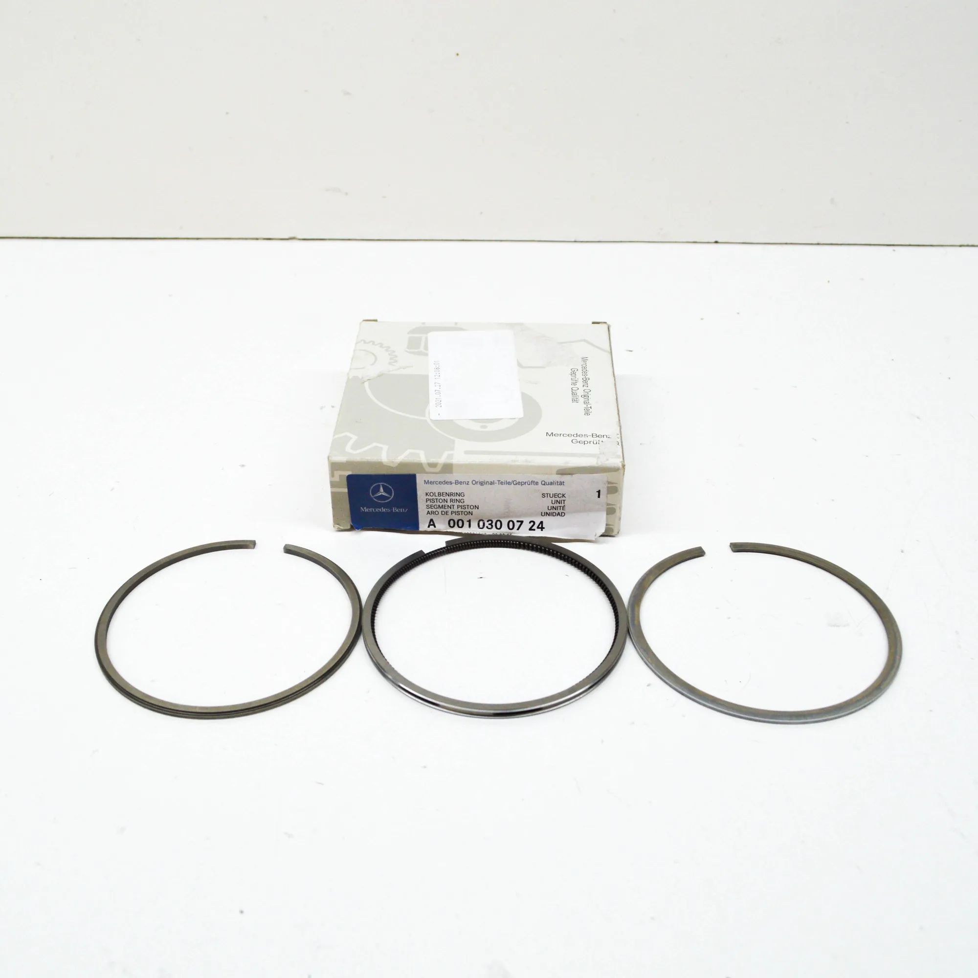 Mercedes-Benz 200 - 280 (W114, W115) männänrenkaat A0010300724 Piston Rings MERCEDES-BENZ S-CLASS ...