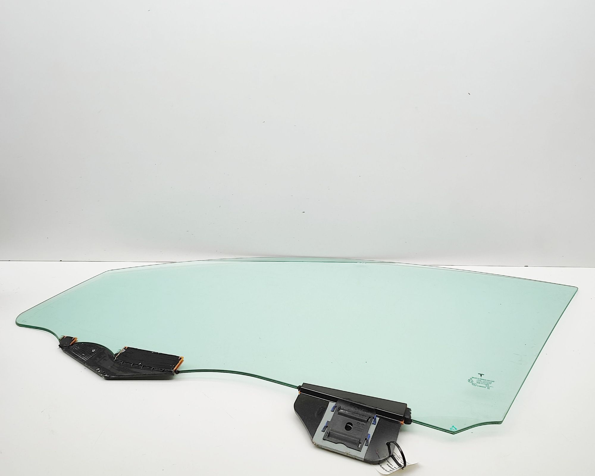 Tesla Model Y Front Left Door Window 1582616-00-A Front Left Door Window TESLA MODEL...