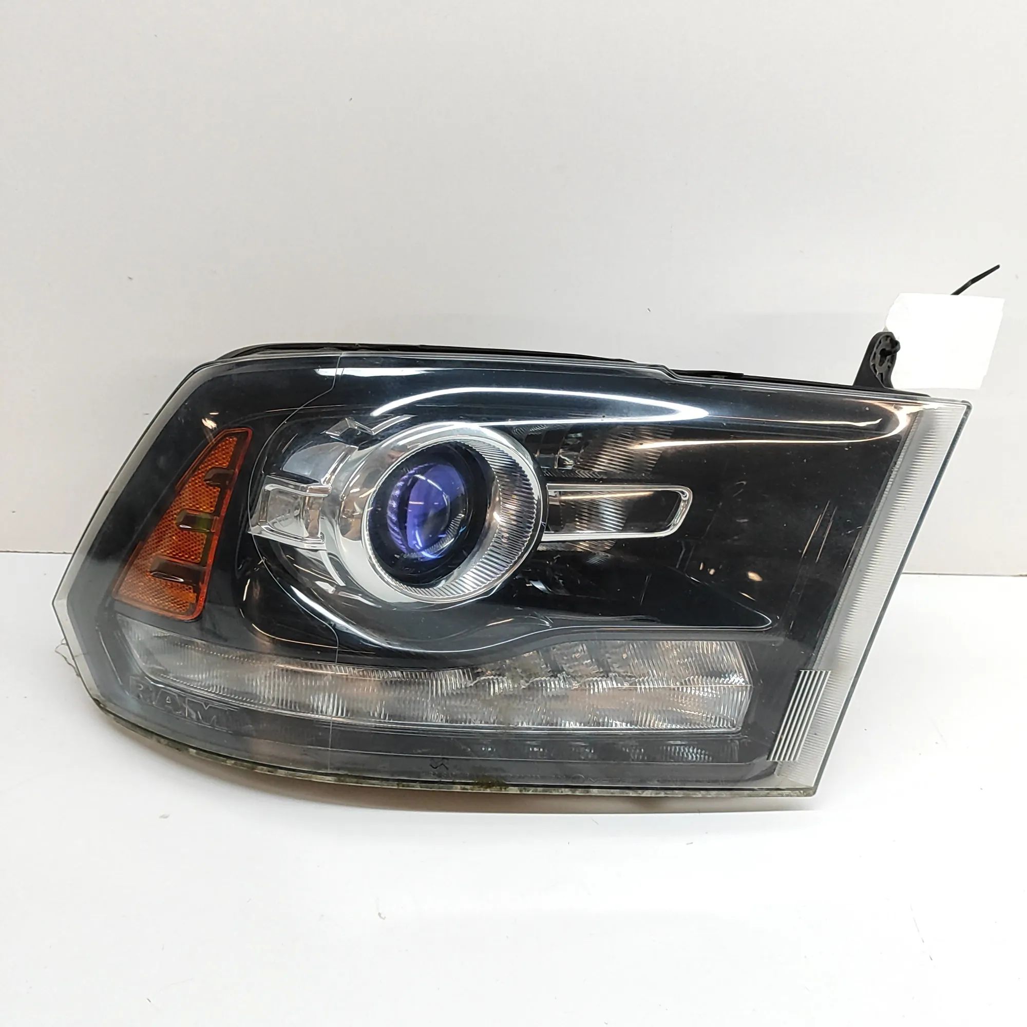 Dodge Ram Front Right Headlight 68093220AC Front Right Headlight DODGE RAM (150...