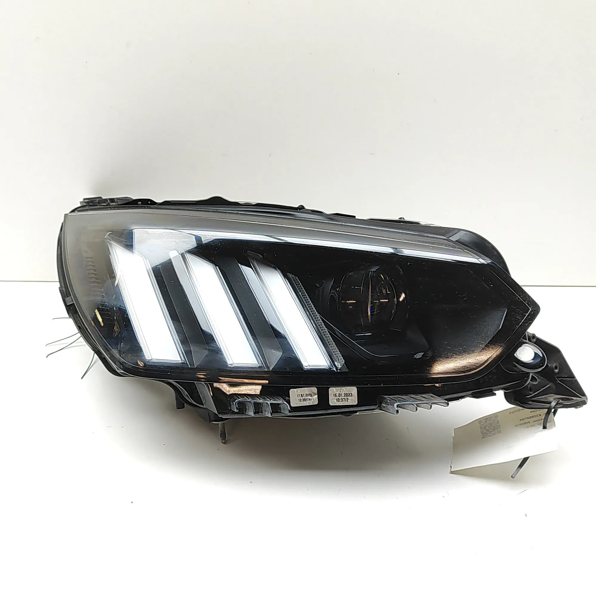 Peugeot 2008 Front Right Headlight 9850177580 Front Right Headlight PEUGEOT 2008 (...