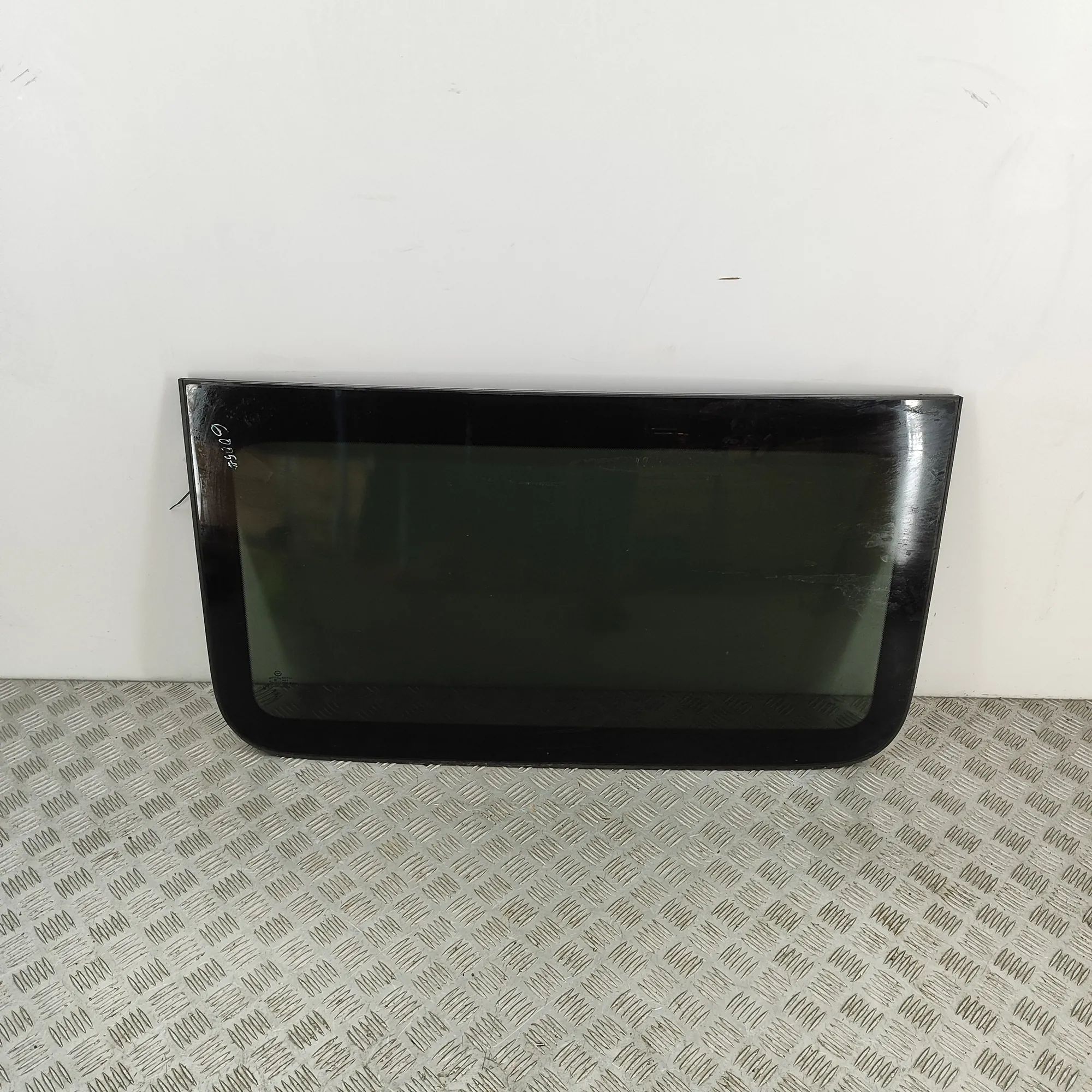 Mazda CX-80 Katuseluuk, klaasist KAAB-69-810 Sunroof MAZDA CX-80 (KL) (2024-...)...