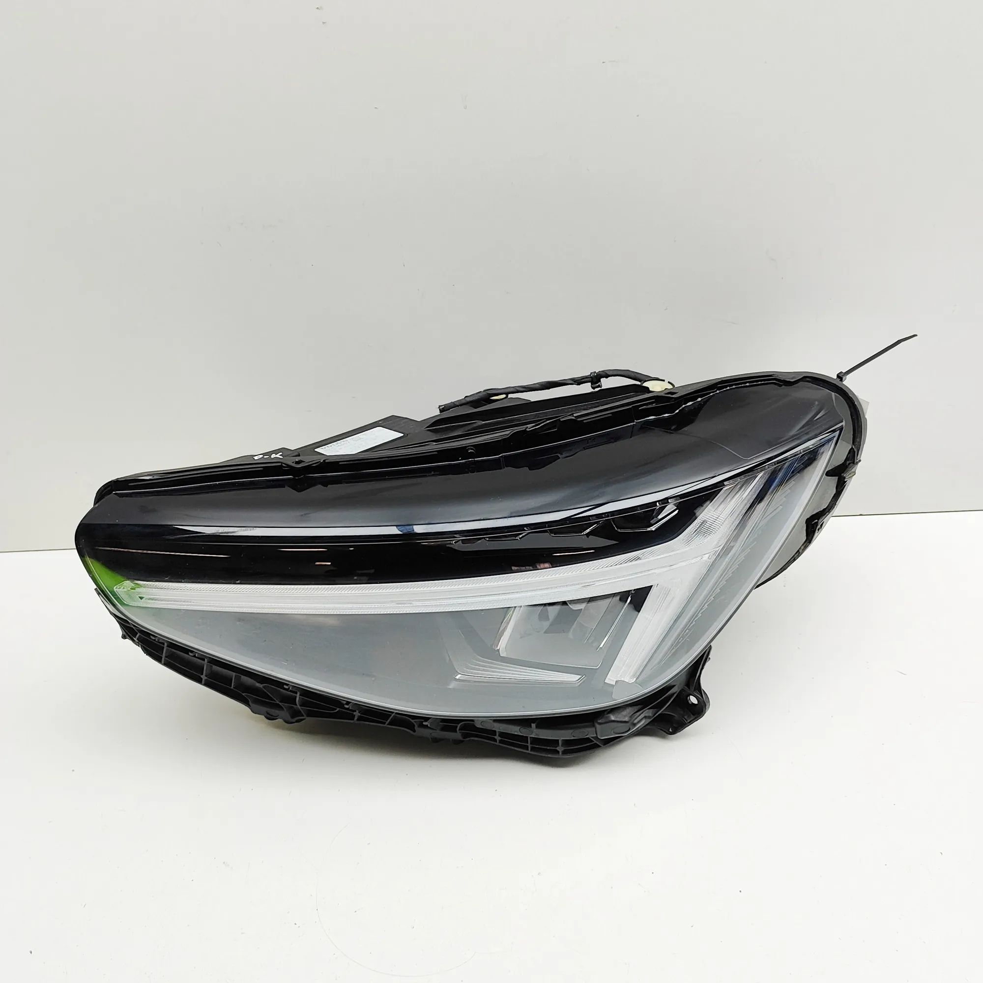 Volvo XC40 / EX40 Front Left Headlight 32404667 Front Left Headlight VOLVO XC40 (536) ...