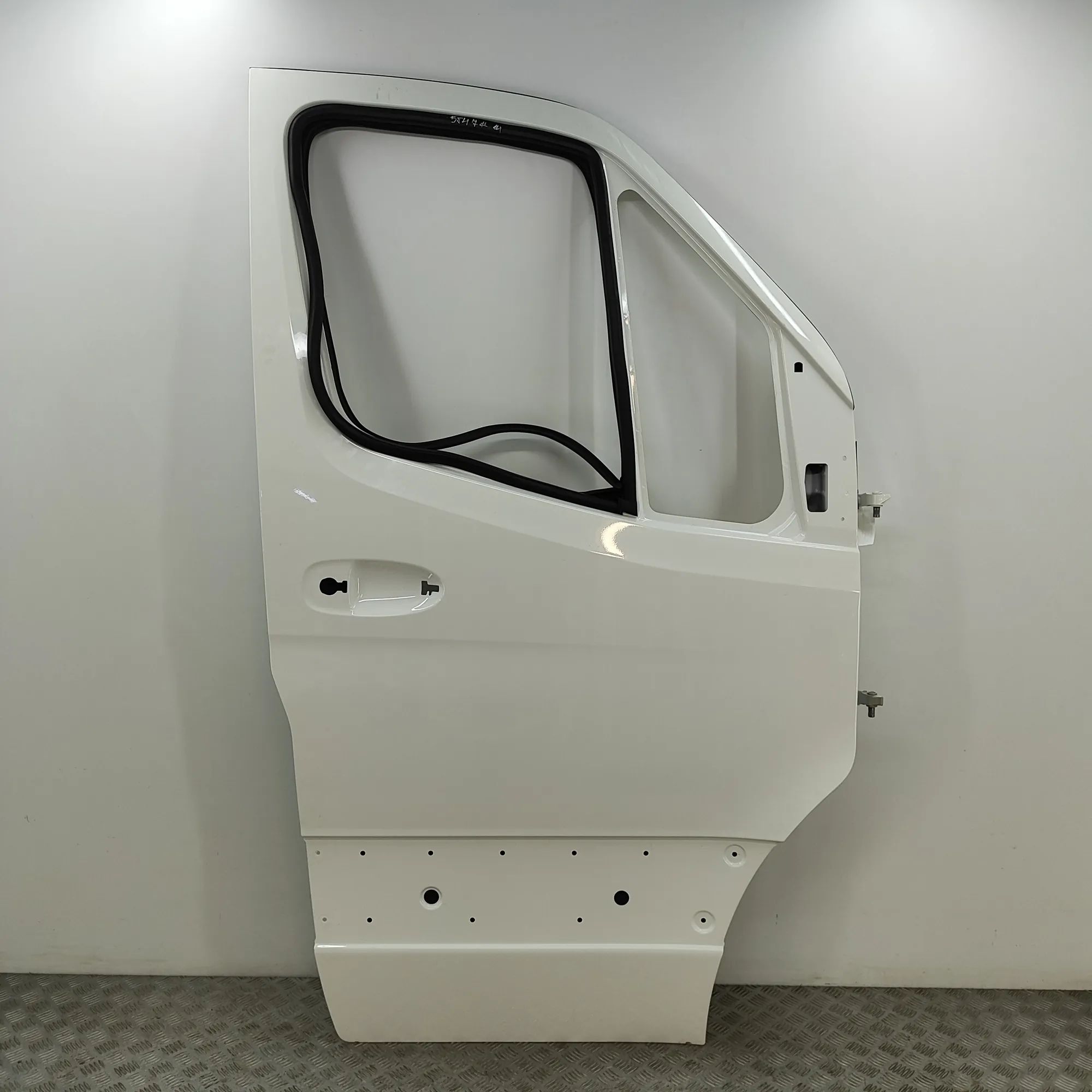 Mercedes-Benz Sprinter (W907 / W910)  Front Right Door A9107220900 Front Right Door MERCEDES-BENZ SPRI...