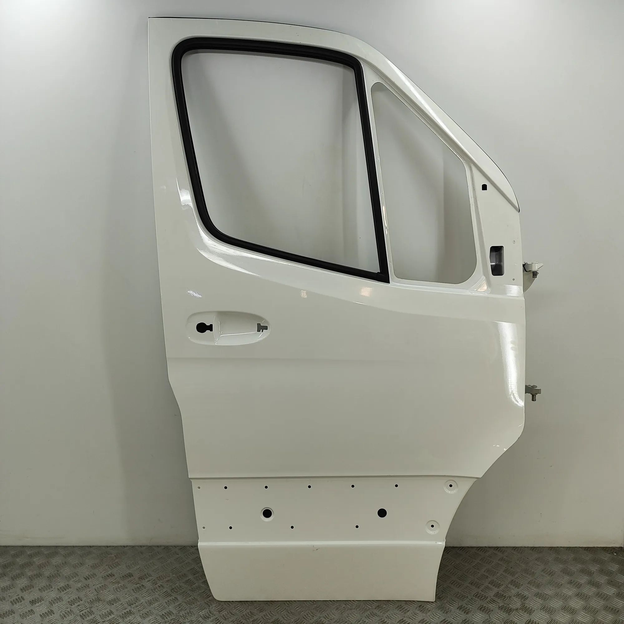 Mercedes-Benz Sprinter (W907 / W910)  Front Right Door A9107220900 Front Right Door MERCEDES-BENZ SPRI...