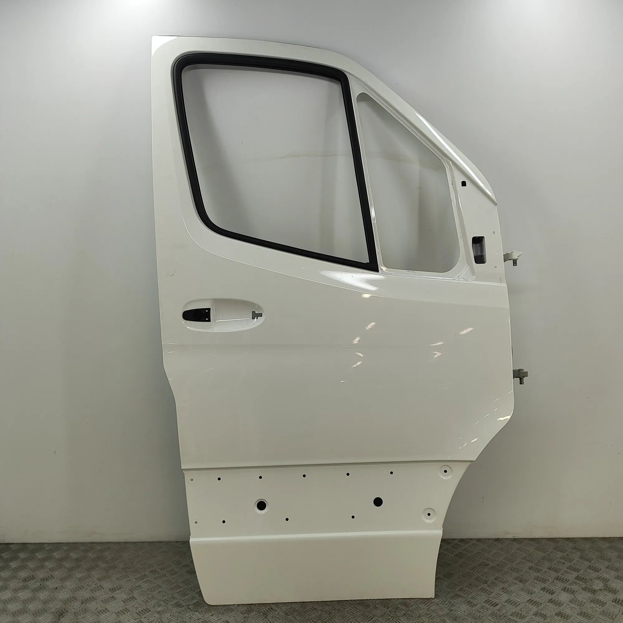 Mercedes-Benz Sprinter (W907 / W910)  Front Right Door A9107220900 Front Right Door MERCEDES-BENZ SPRI...