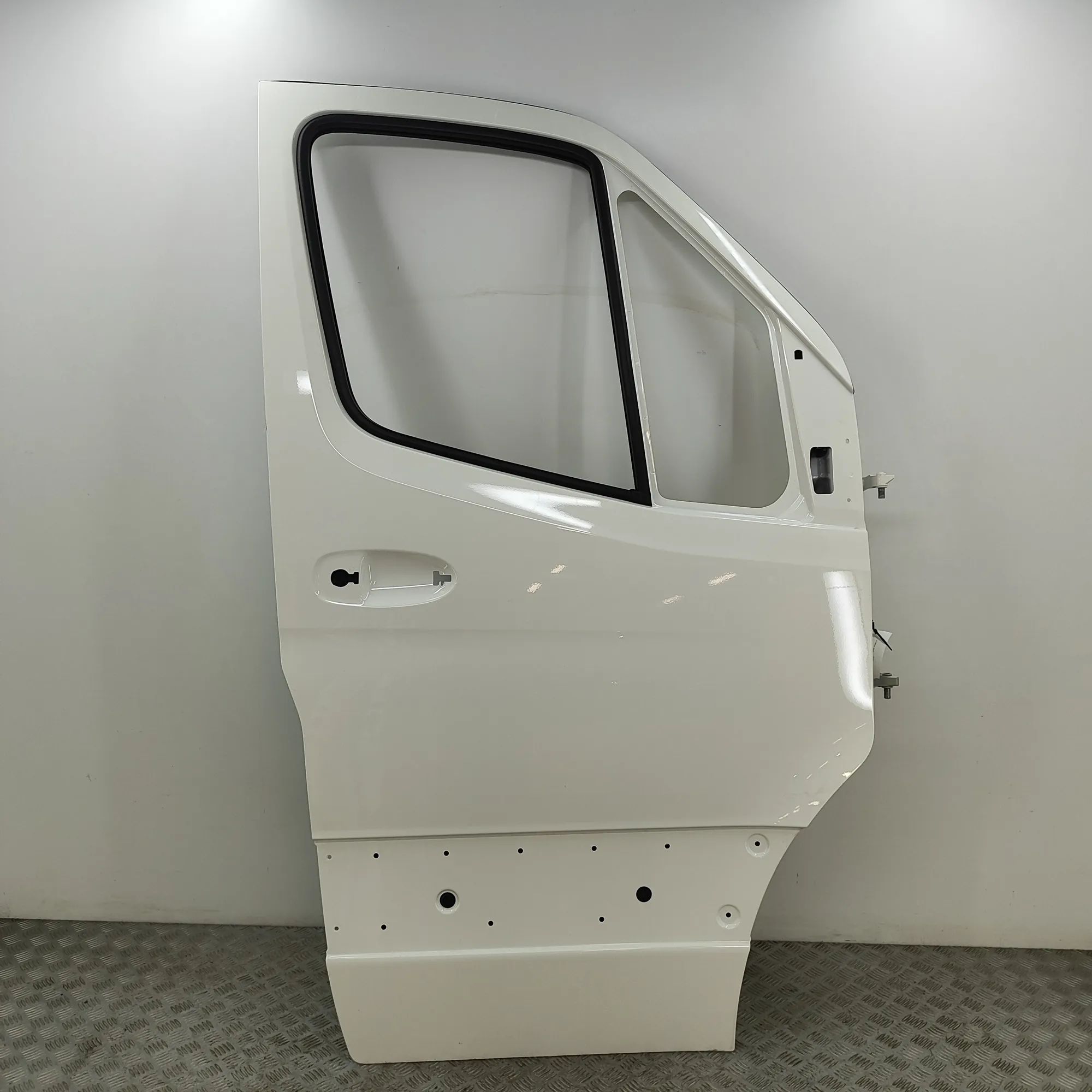 Mercedes-Benz Sprinter (W907 / W910)  Front Right Door A9107220900 Front Right Door MERCEDES-BENZ SPRI...