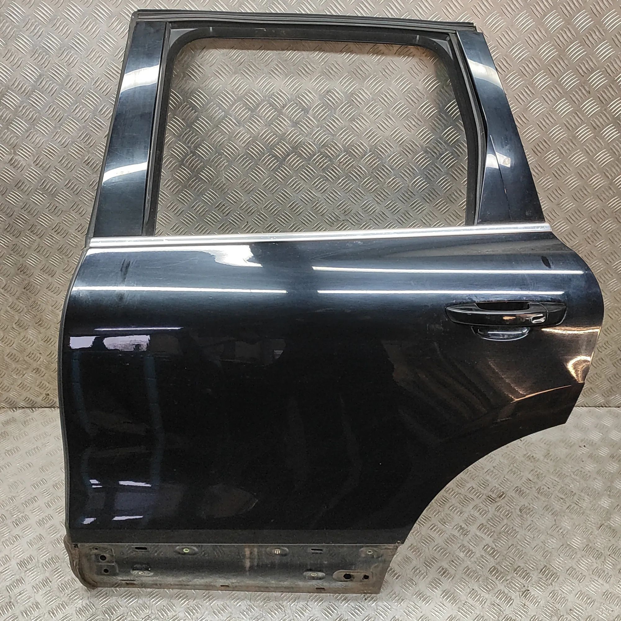 Volkswagen Touareg Rear Left Door 7P0833311 Rear Left Door VW TOUAREG (7P5) (2009...