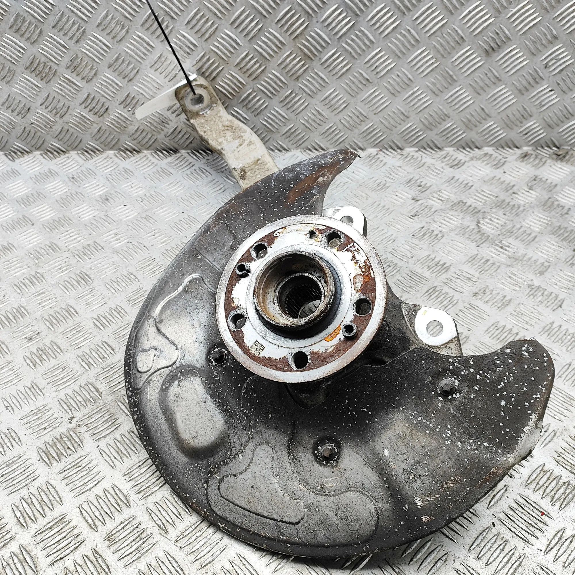 Mercedes-Benz GLE (W167) Front Right Wheel Hub A1673322600 Front Right Wheel Hub MERCEDES-BENZ...