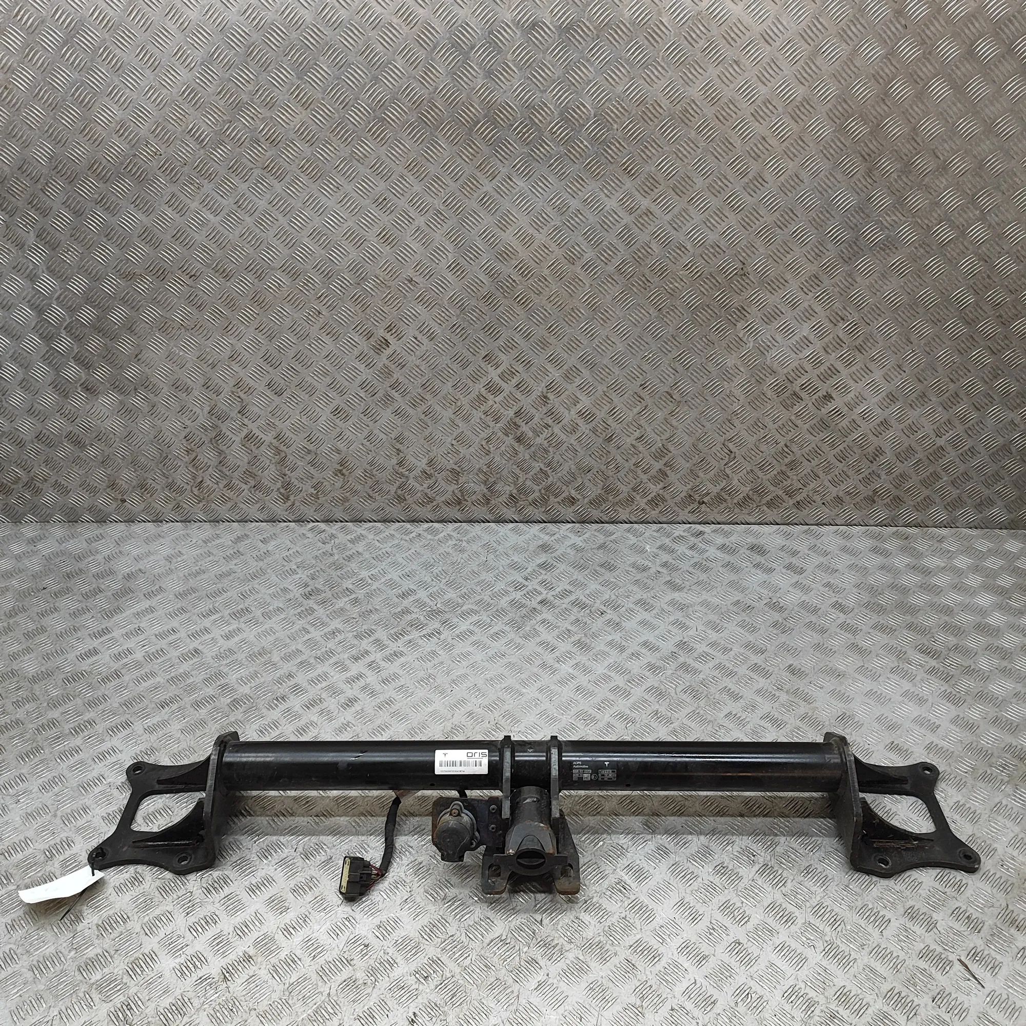 Tesla Model X Towbar Kit 1046032-01-C, 55R-012370, 1027583-00-F Towbar K...