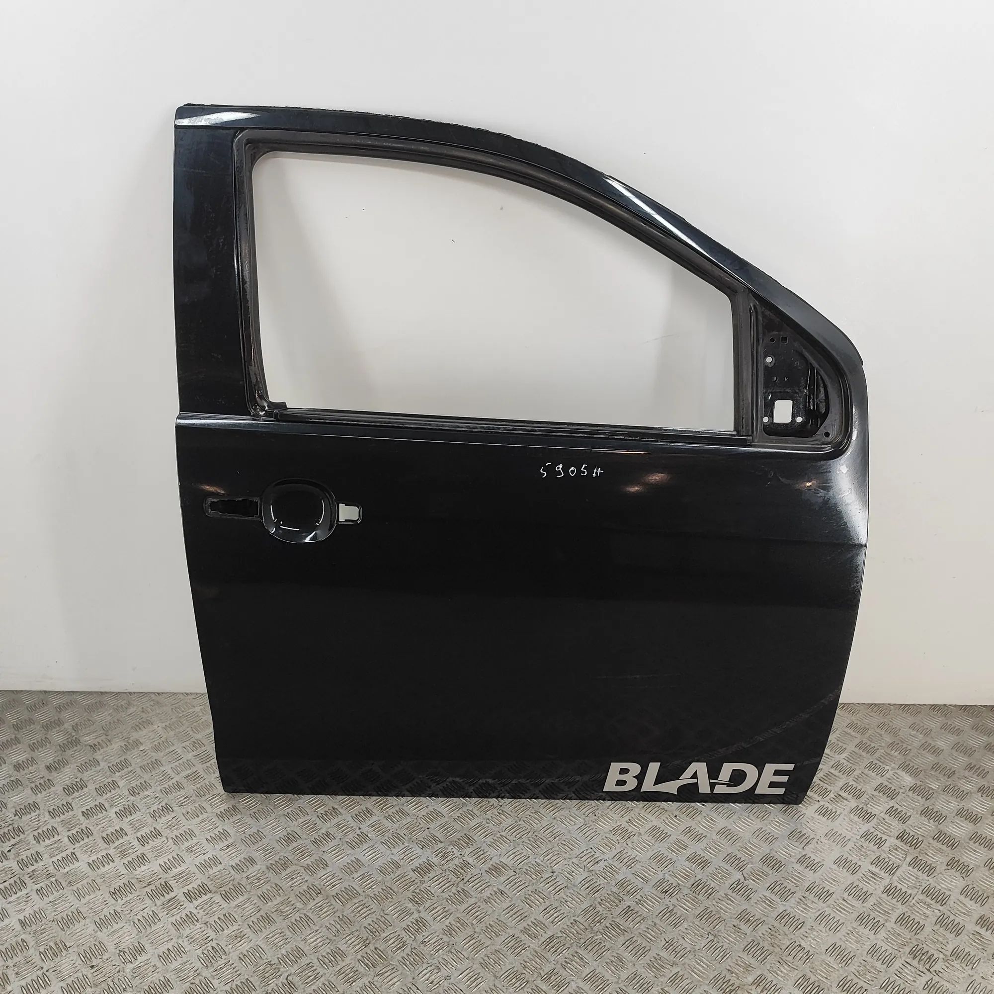 Isuzu D-Max Front Right Door 8982688391, 8-98268-839-1 Front Right Door ISUZ...